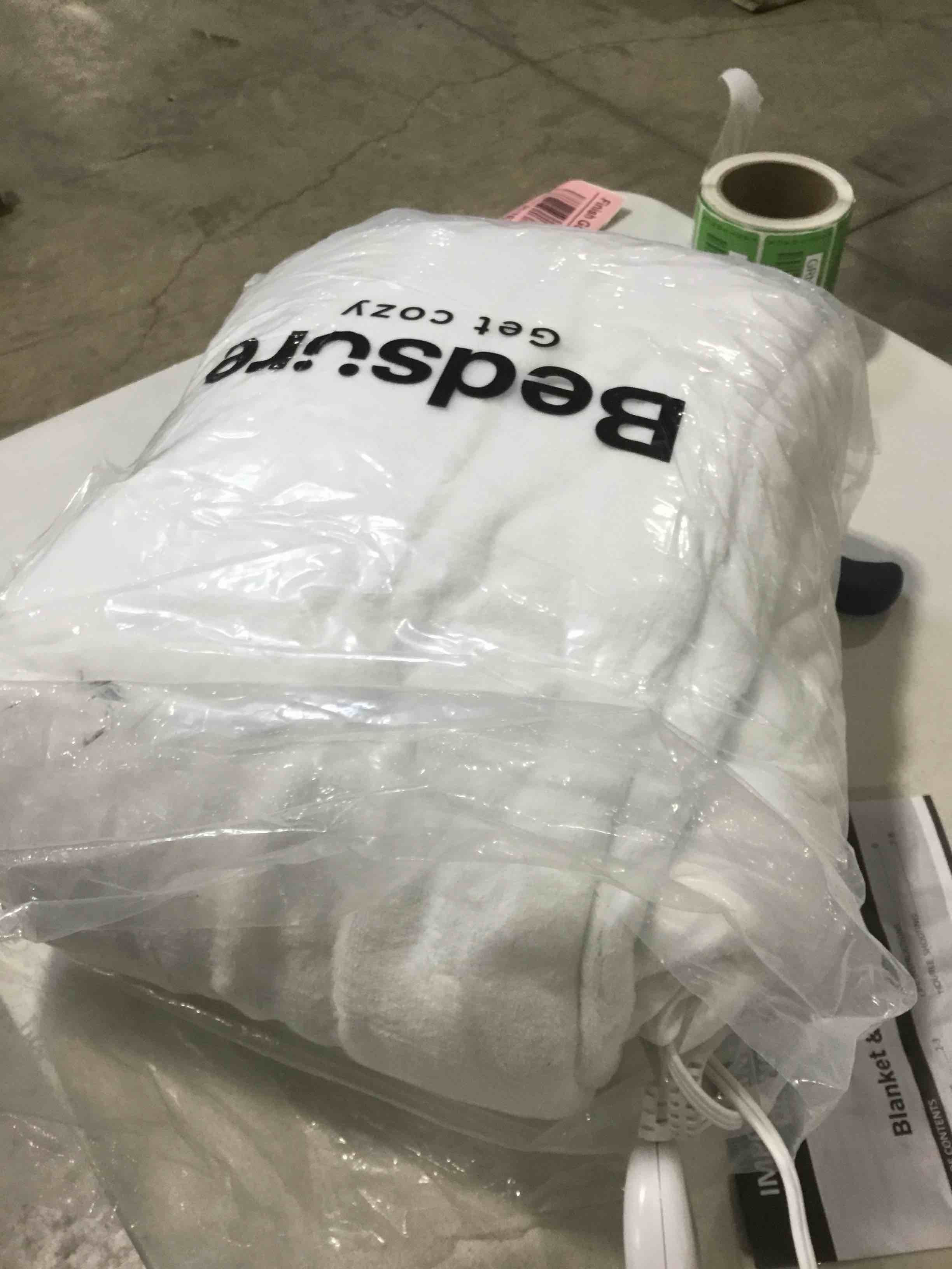 https://s3.amazonaws.com/lotting-images-prod/bidfta/YEL6346471_1716209067009.jpeg