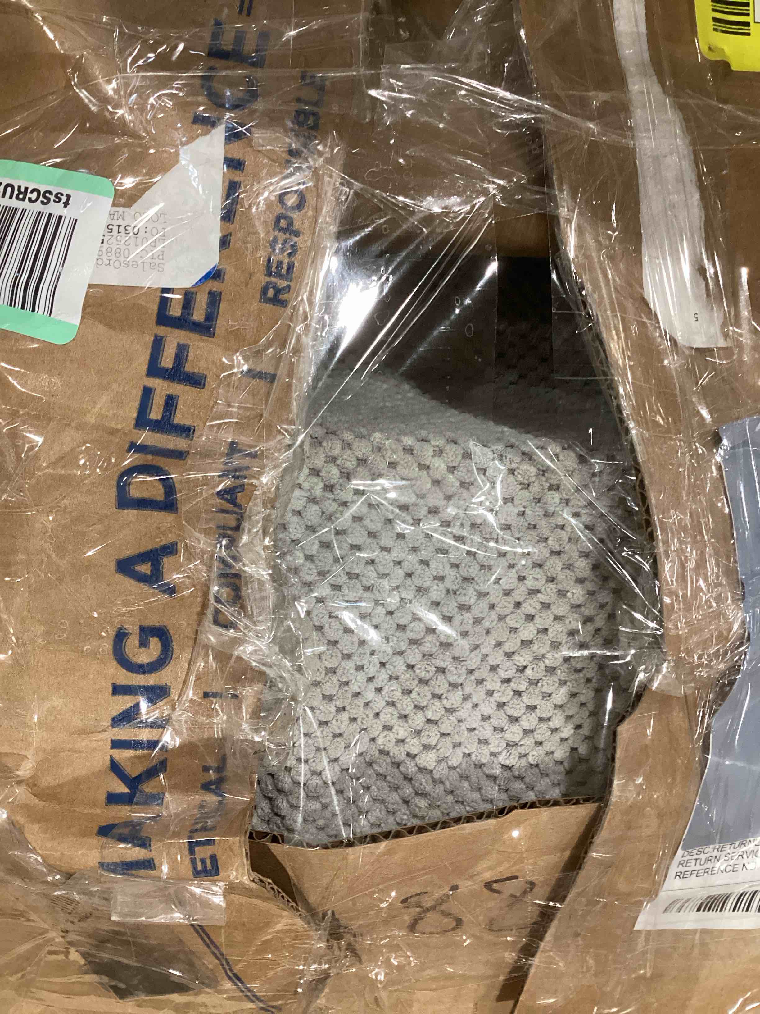 https://s3.amazonaws.com/lotting-images-prod/bidfta/YEL6346911_1717598816099.jpeg