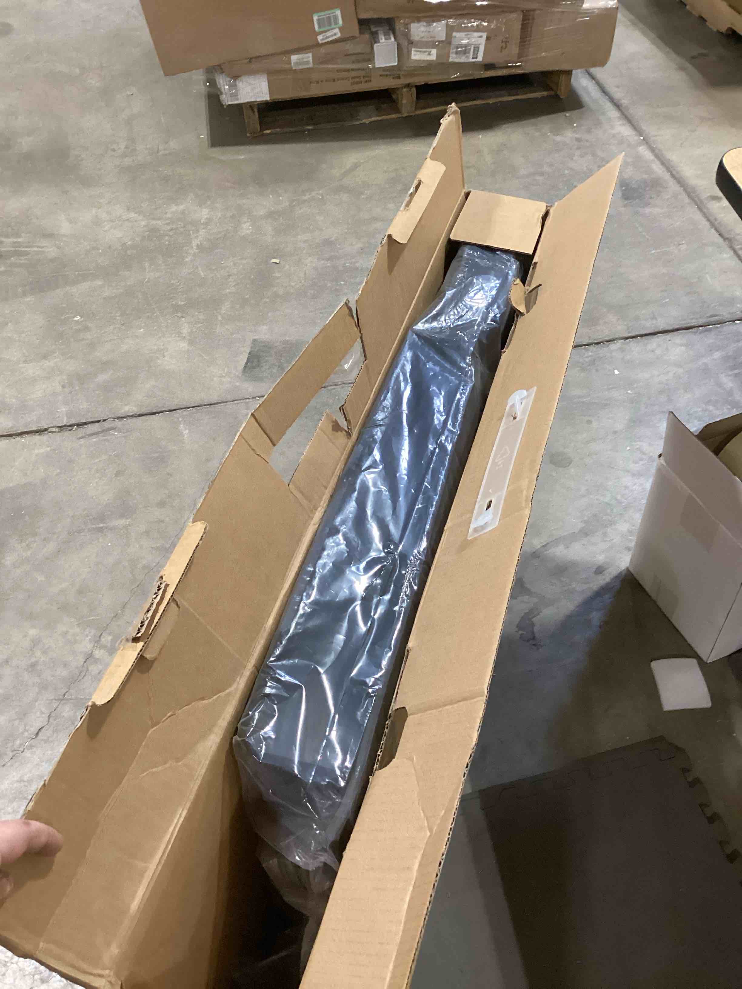https://s3.amazonaws.com/lotting-images-prod/bidfta/YEL6348782_1716036203544.jpeg