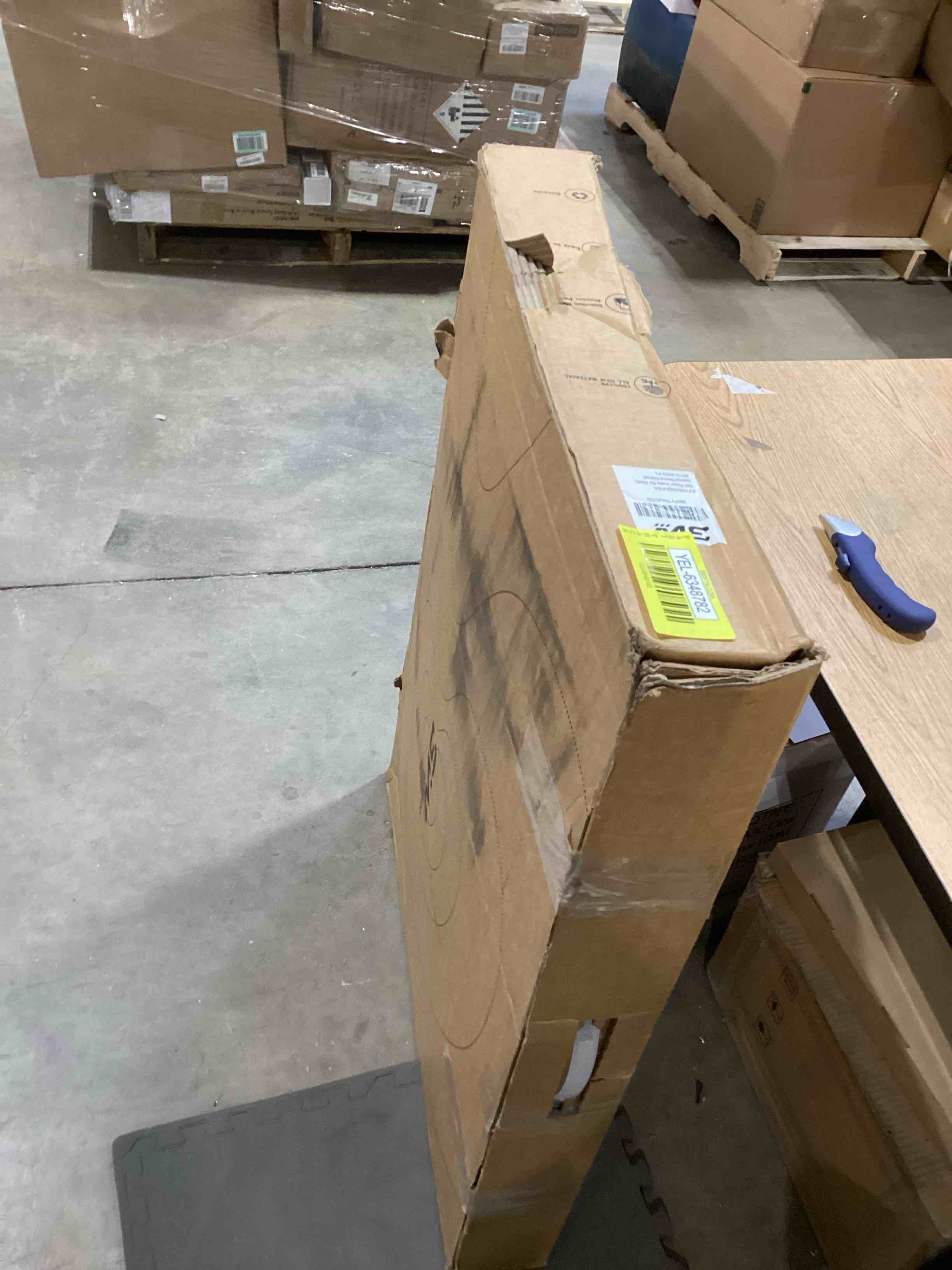 https://s3.amazonaws.com/lotting-images-prod/bidfta/YEL6348782_1716036251182.jpeg