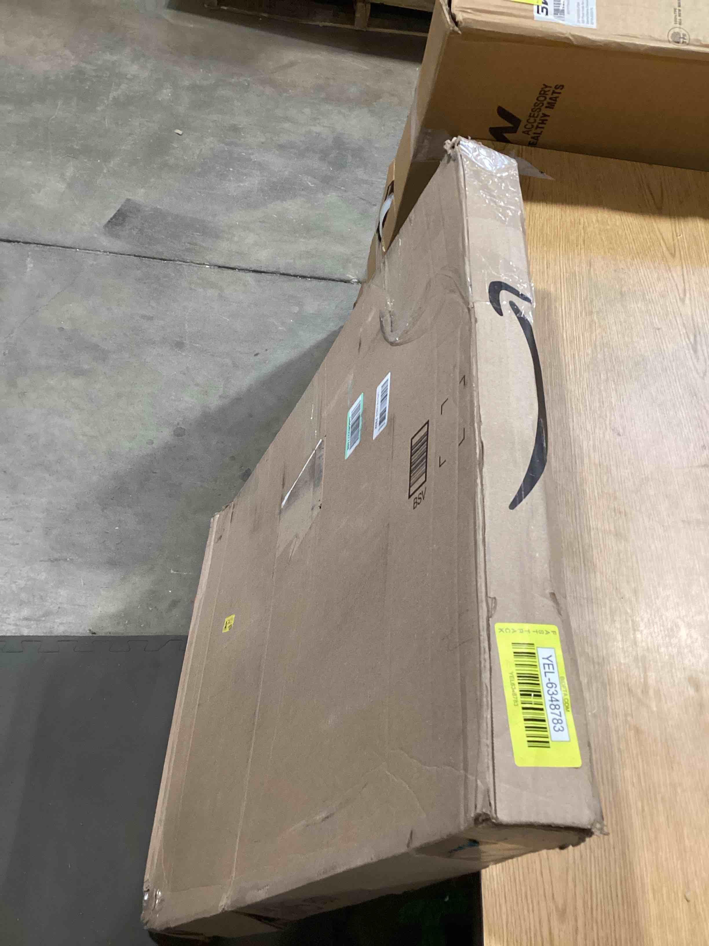 https://s3.amazonaws.com/lotting-images-prod/bidfta/YEL6348783_1716036554776.jpeg