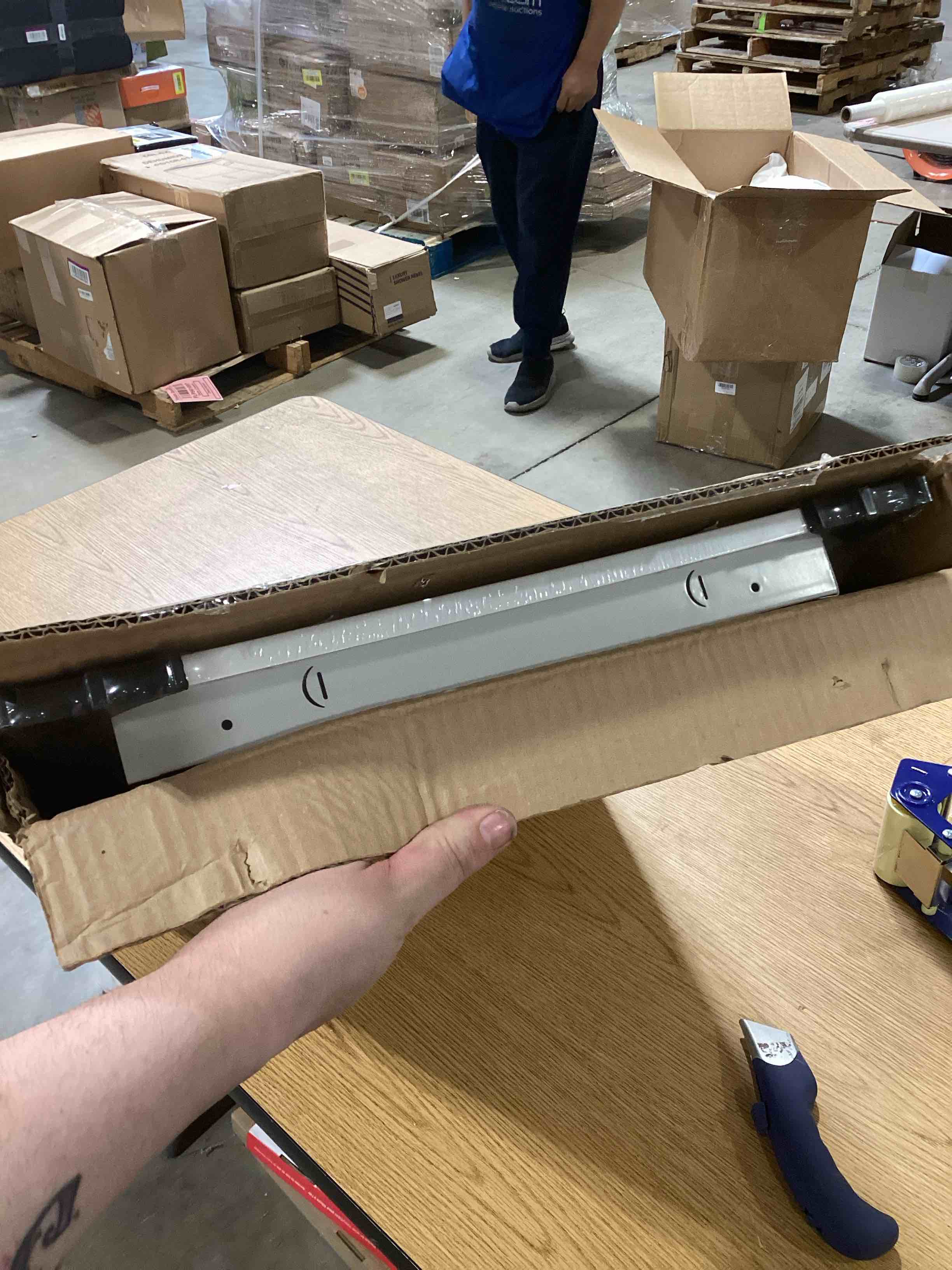 https://s3.amazonaws.com/lotting-images-prod/bidfta/YEL6349055_1717181650724.jpeg