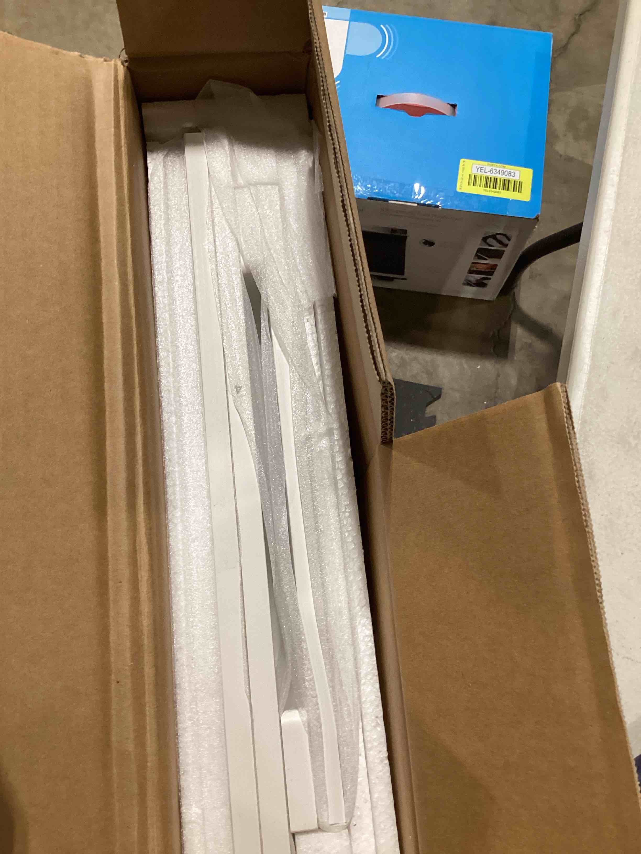 https://s3.amazonaws.com/lotting-images-prod/bidfta/YEL6349088_1717414384715.jpeg