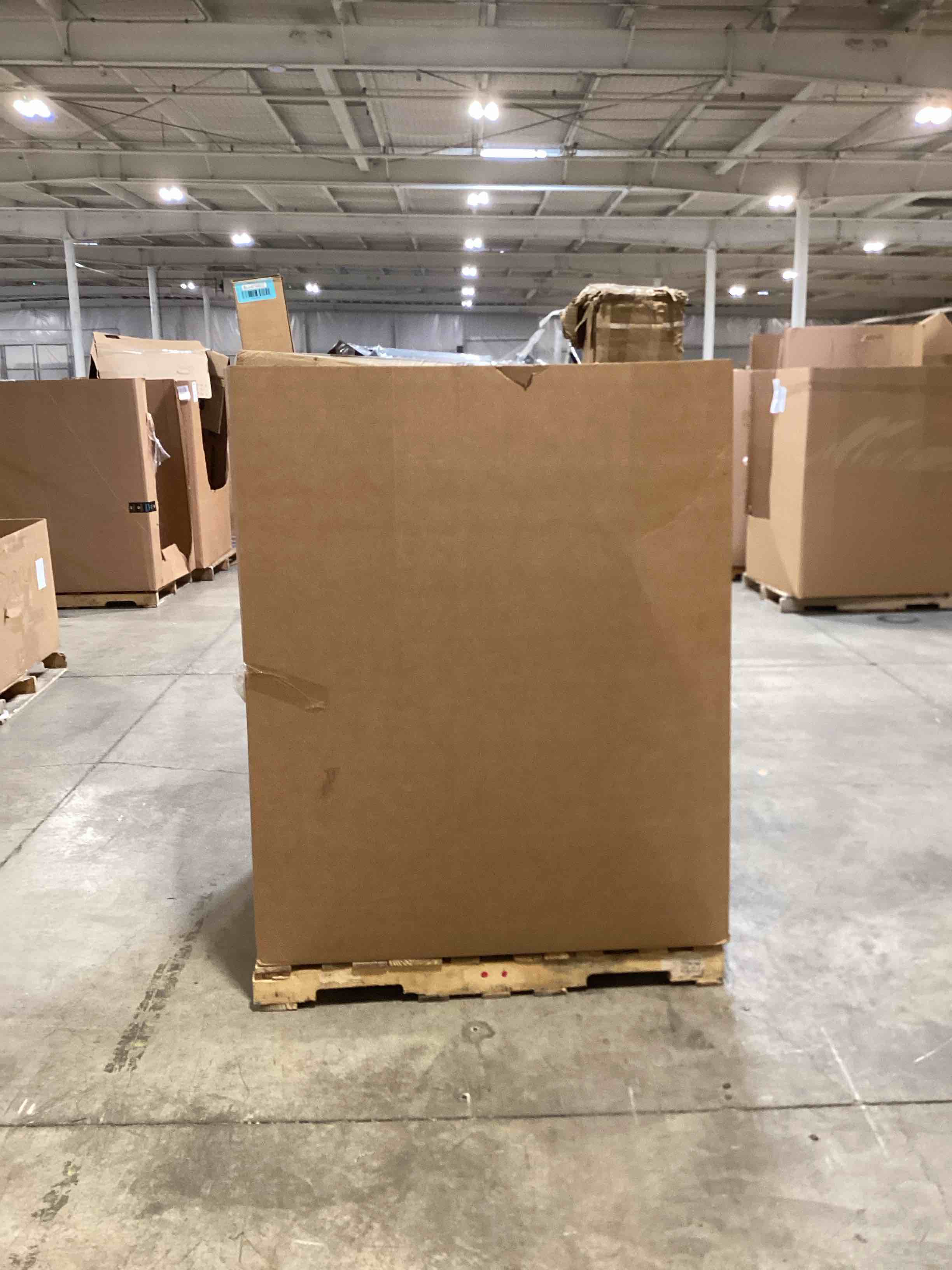 https://s3.amazonaws.com/lotting-images-prod/bidfta/YEL6351108_1721833822334.jpeg