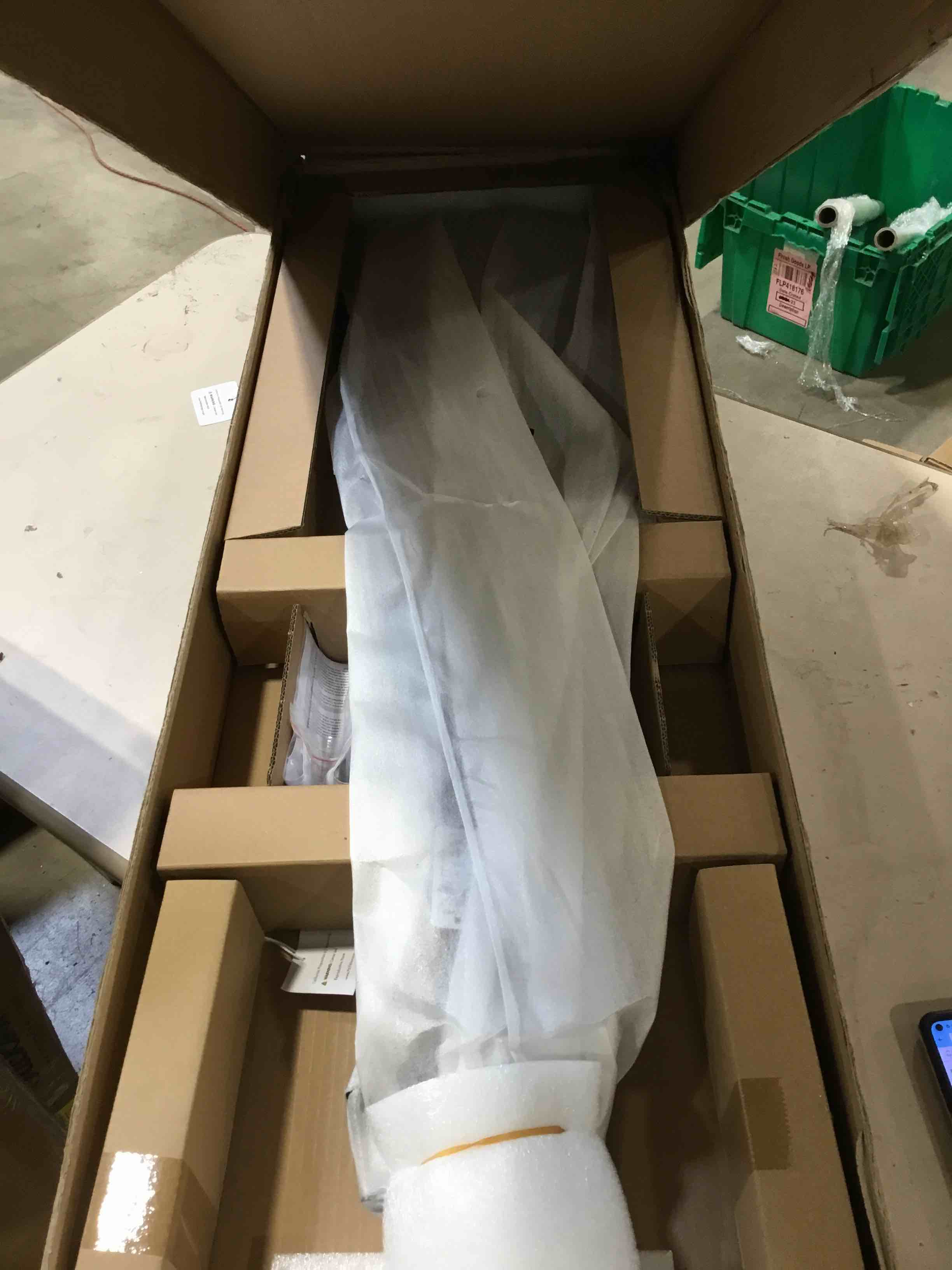 https://s3.amazonaws.com/lotting-images-prod/bidfta/YEL6353616_1718201403887.jpeg