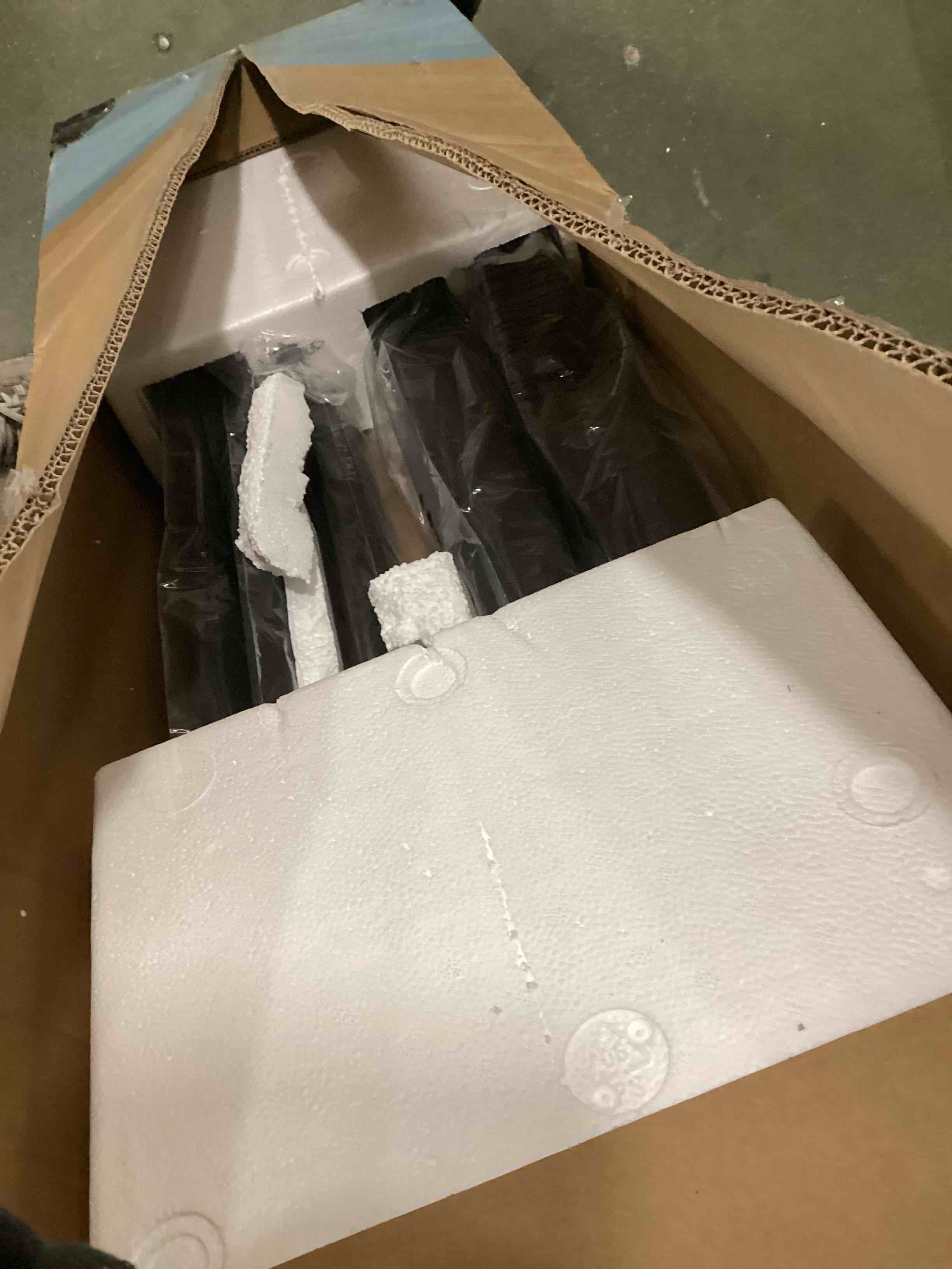 https://s3.amazonaws.com/lotting-images-prod/bidfta/YEL6357837_1711368363095.jpeg