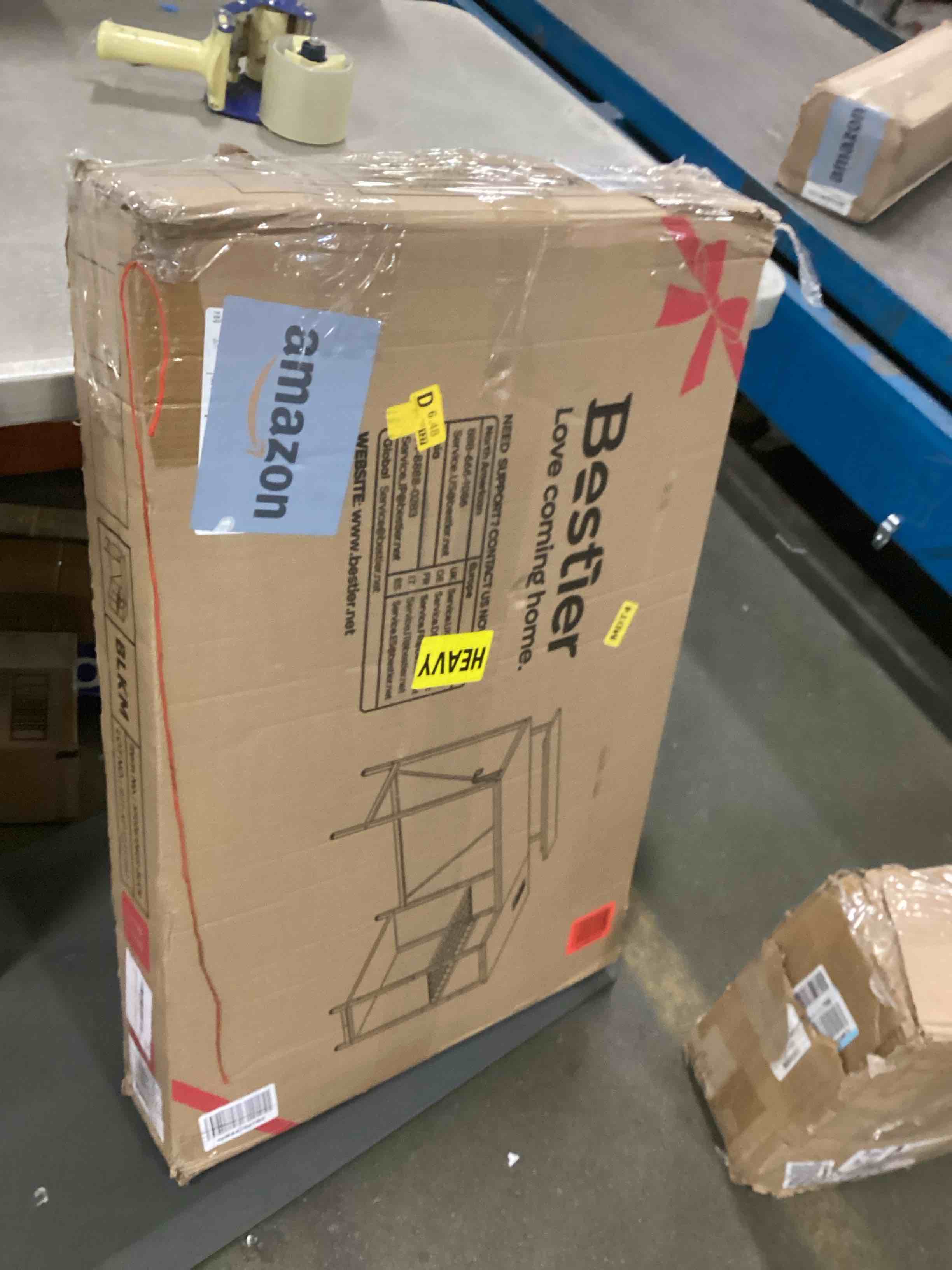 https://s3.amazonaws.com/lotting-images-prod/bidfta/YEL6358113_1711451523588.jpeg
