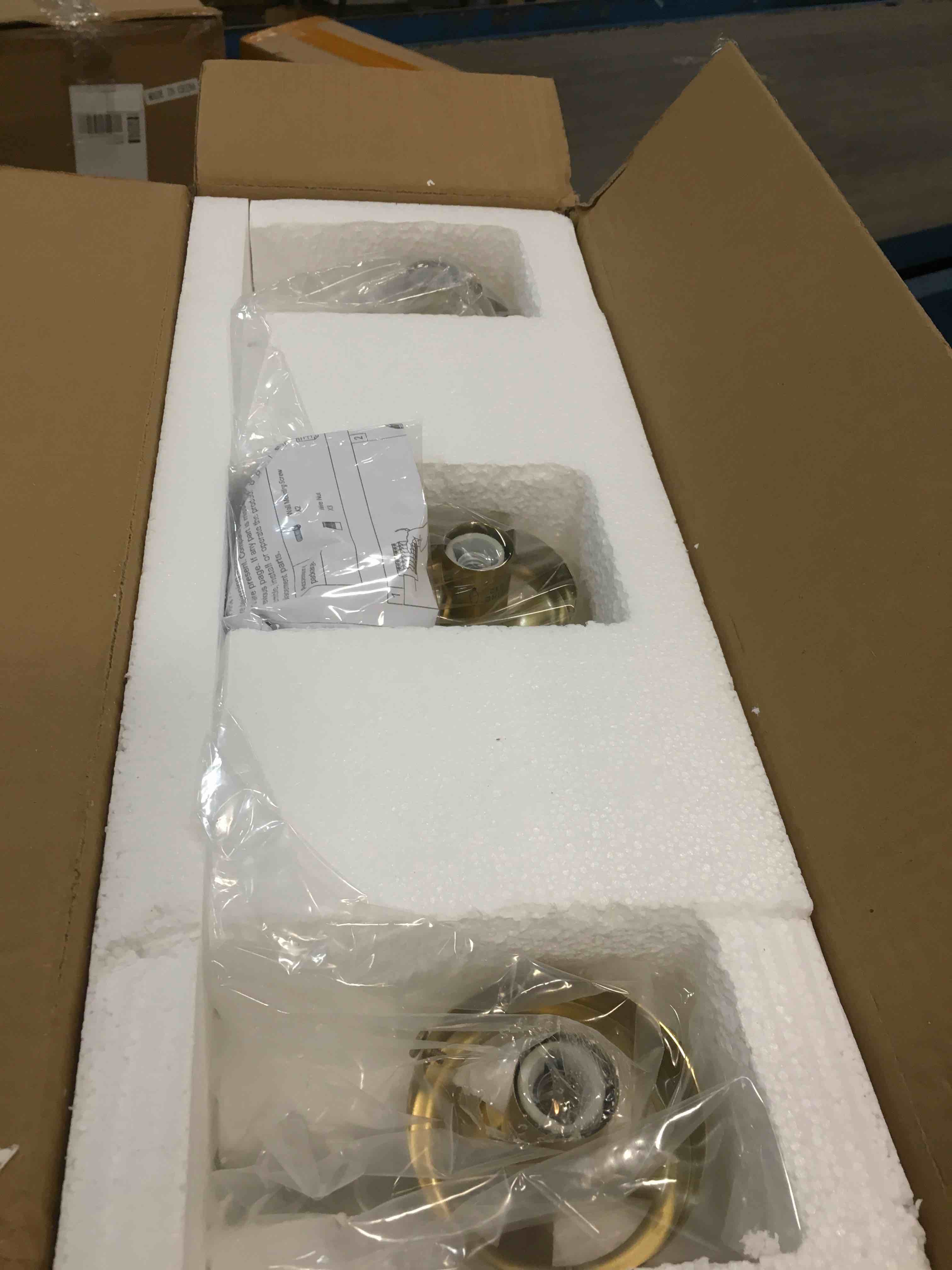 https://s3.amazonaws.com/lotting-images-prod/bidfta/YEL6363007_1711555027109.jpeg