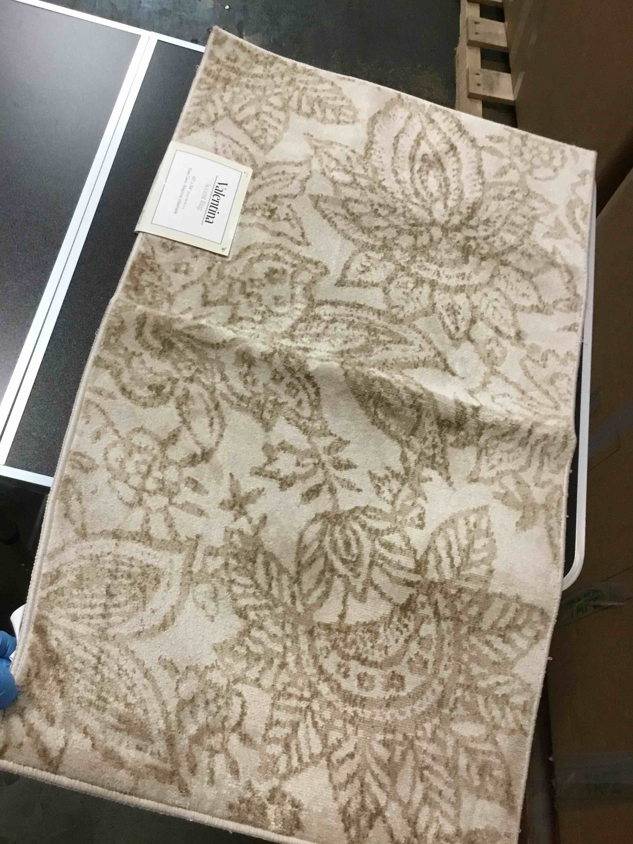 Valentina accent rug 20x34