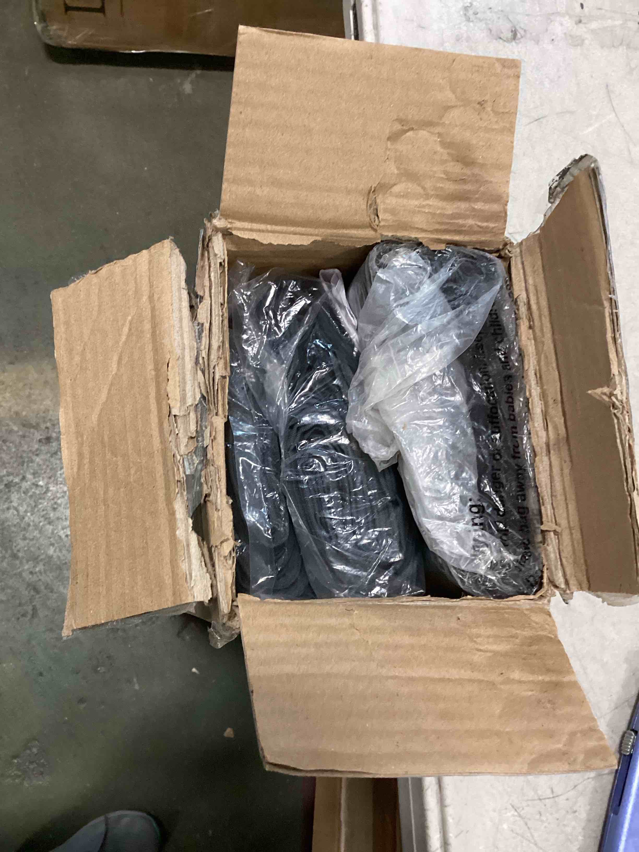 https://s3.amazonaws.com/lotting-images-prod/bidfta/YEL6375725_1713799122701.jpeg