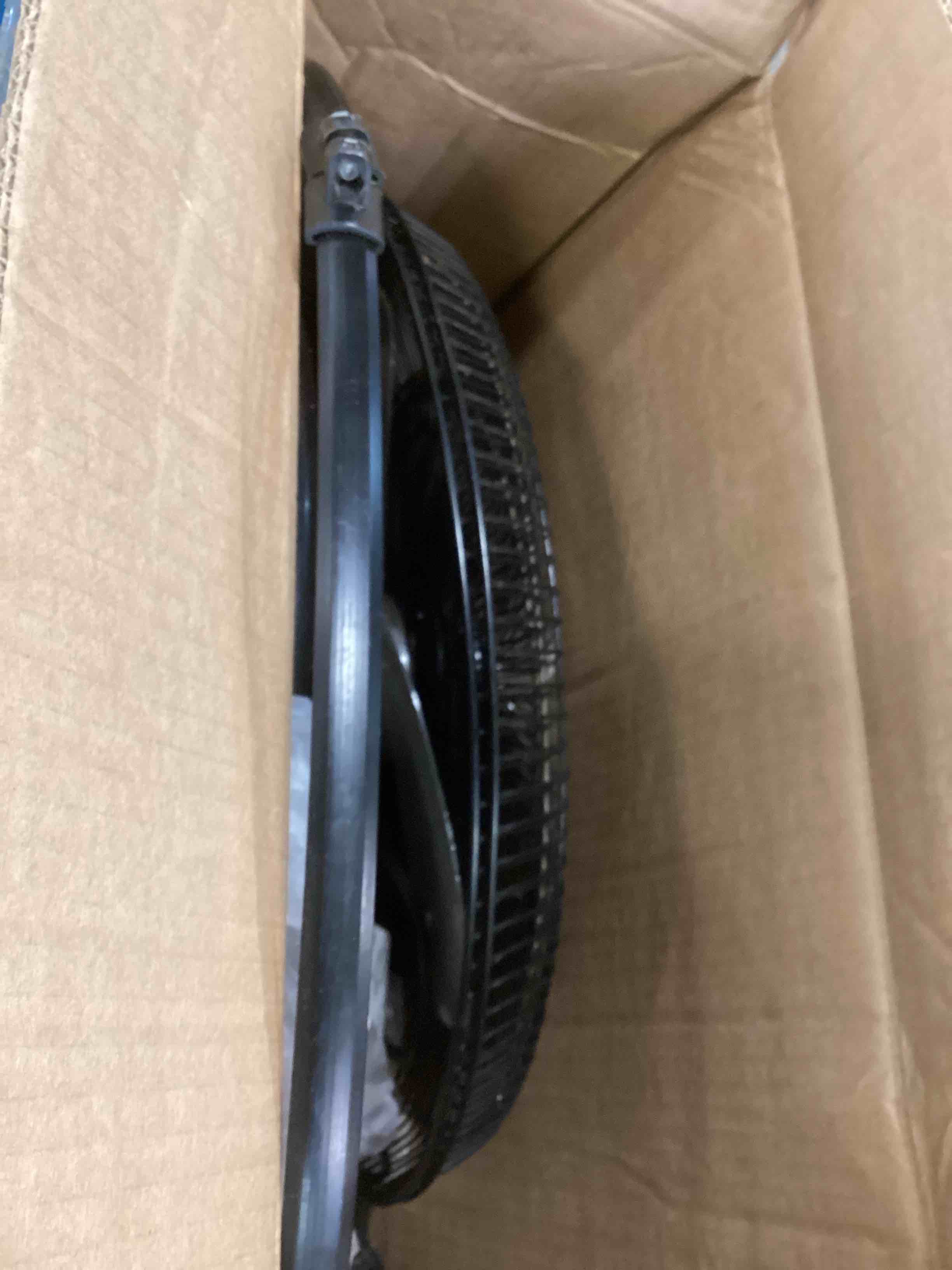 https://s3.amazonaws.com/lotting-images-prod/bidfta/YEL6376625_1714146857647.jpeg