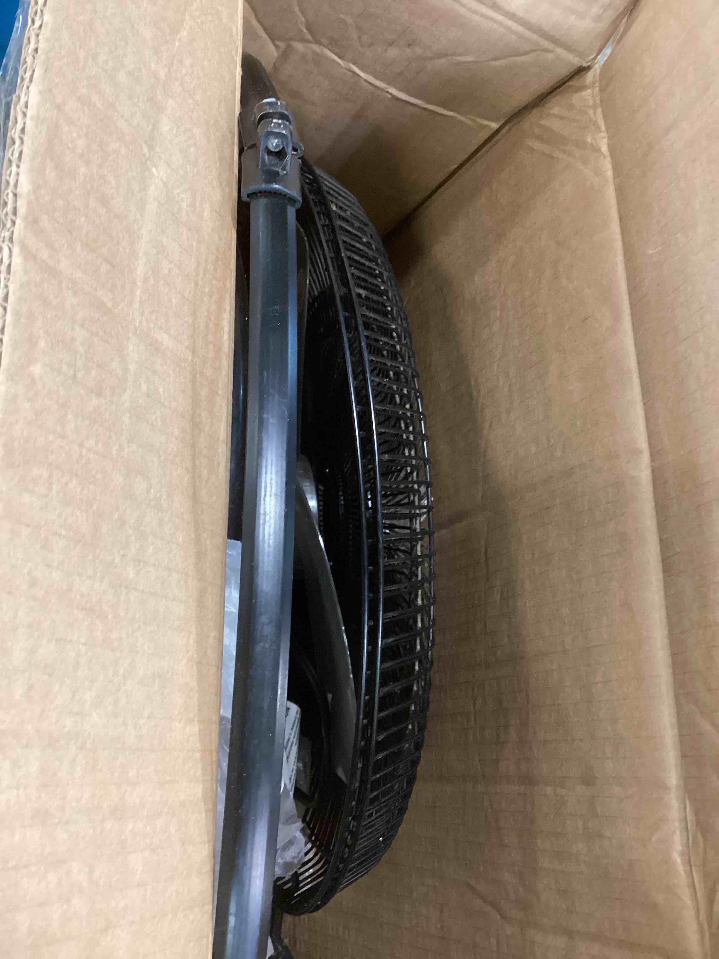 https://s3.amazonaws.com/lotting-images-prod/bidfta/YEL6376625_1714146859029.jpeg