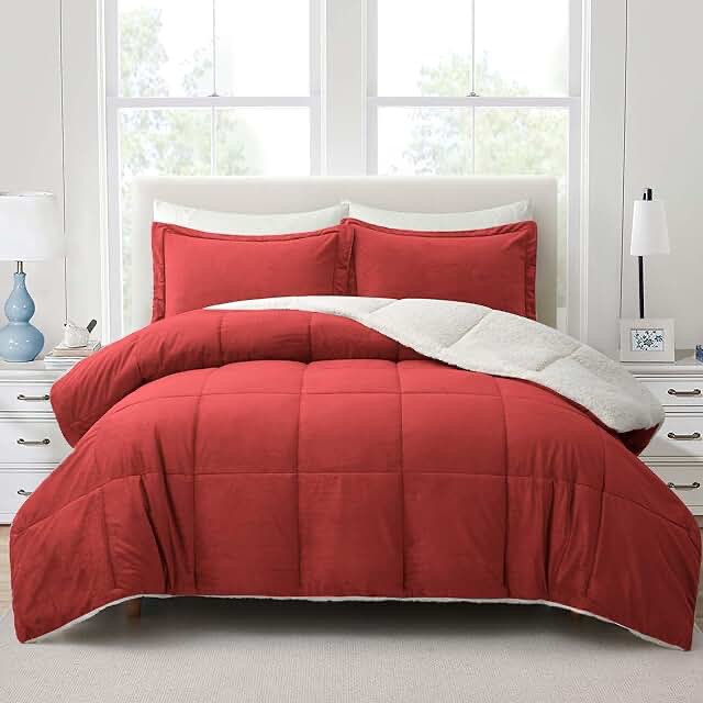 north pole reversible ultra faux mink & sherpa comforter red/white (full/queen)
