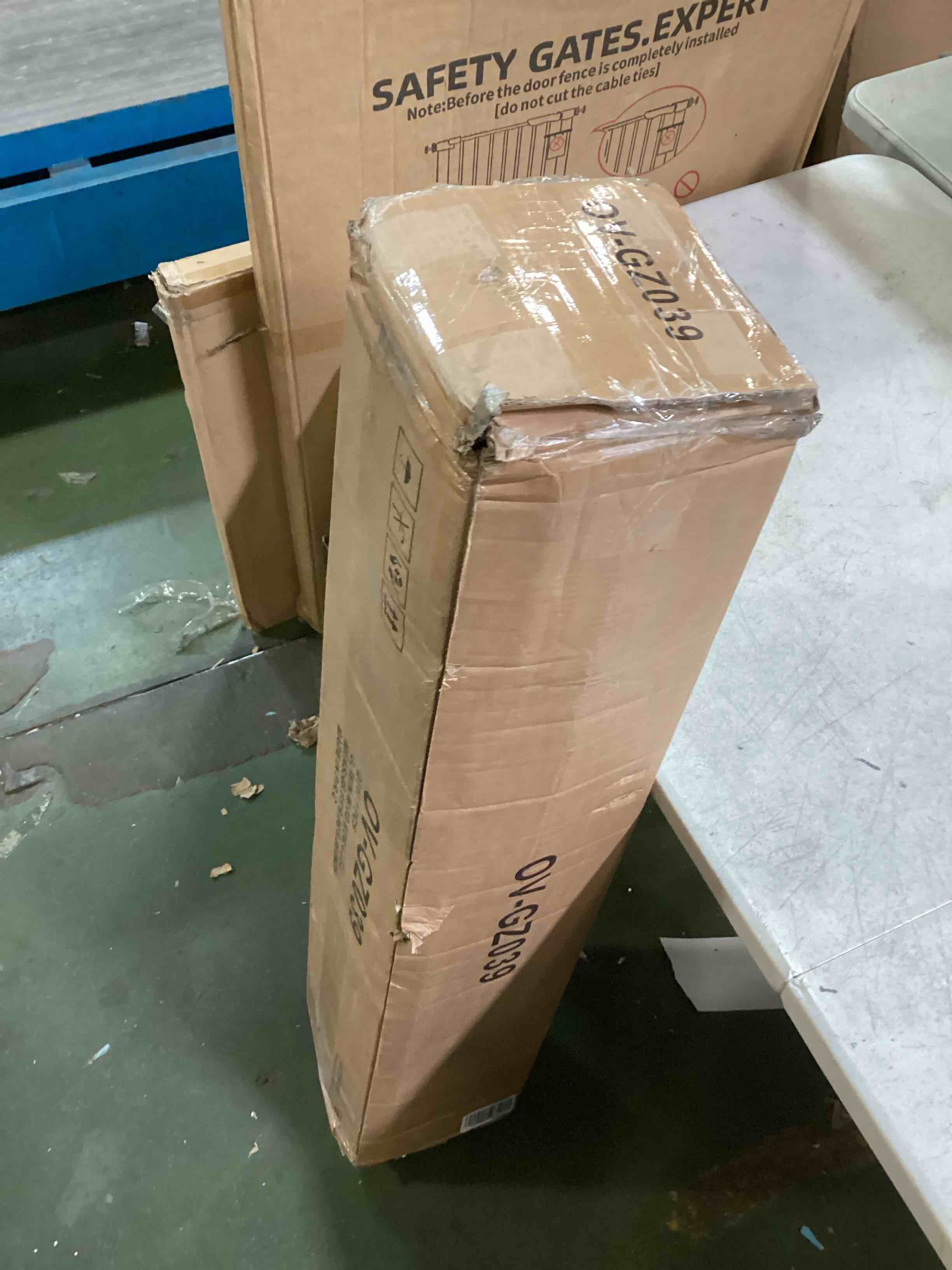 https://s3.amazonaws.com/lotting-images-prod/bidfta/YEL6378906_1715616643602.jpeg