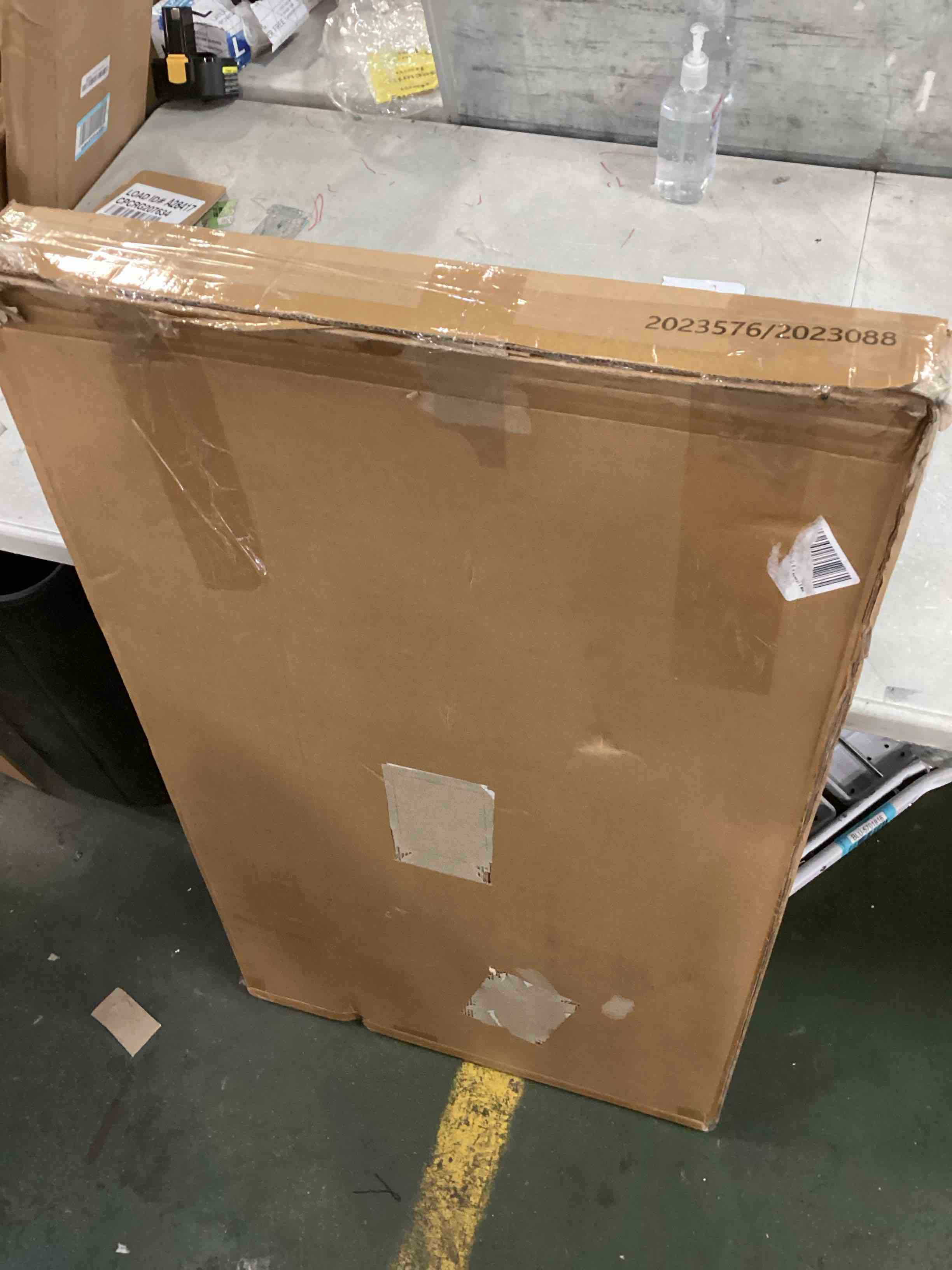 https://s3.amazonaws.com/lotting-images-prod/bidfta/YEL6379057_1715693567021.jpeg