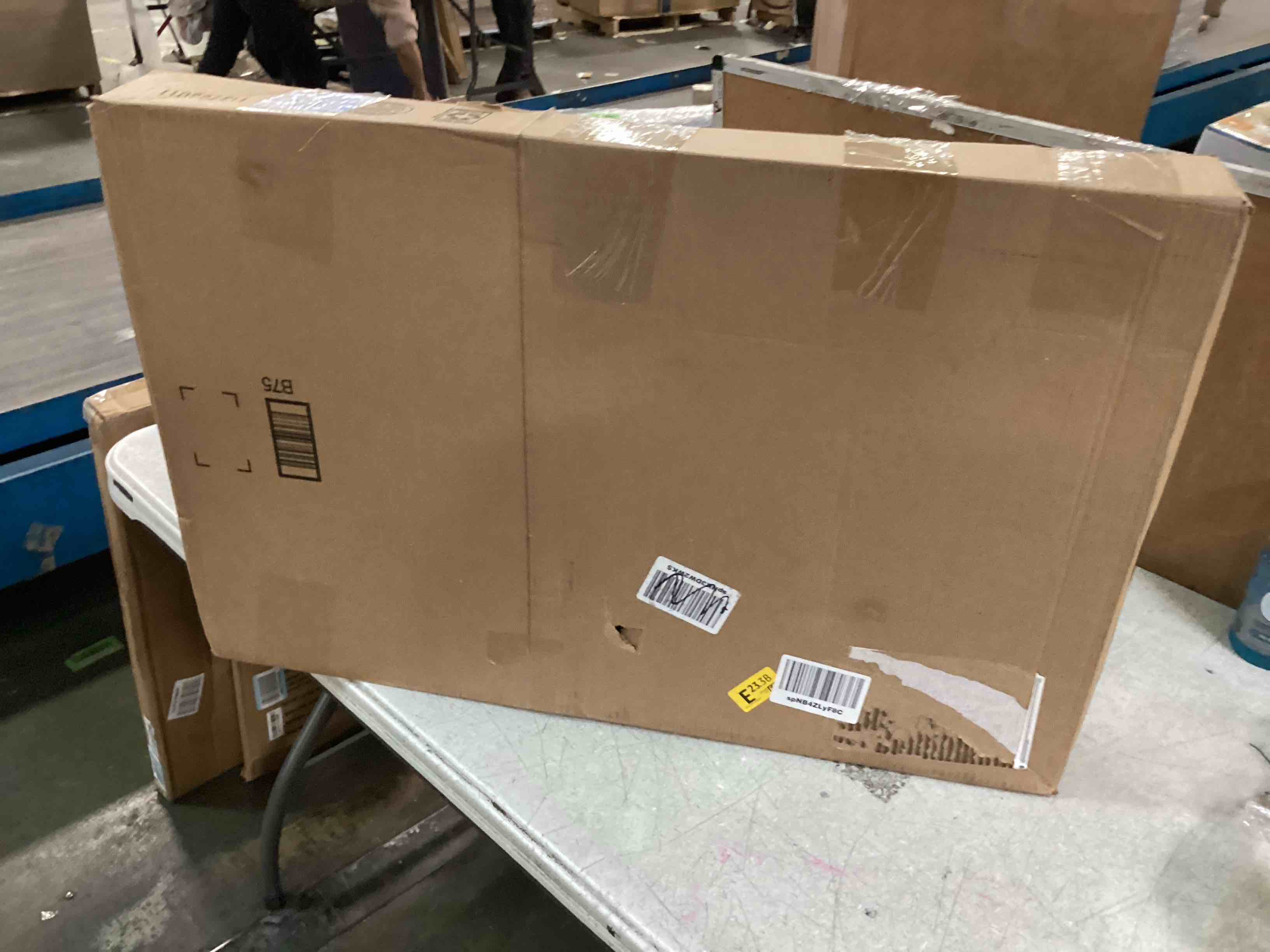 https://s3.amazonaws.com/lotting-images-prod/bidfta/YEL6379329_1715786350326.jpeg