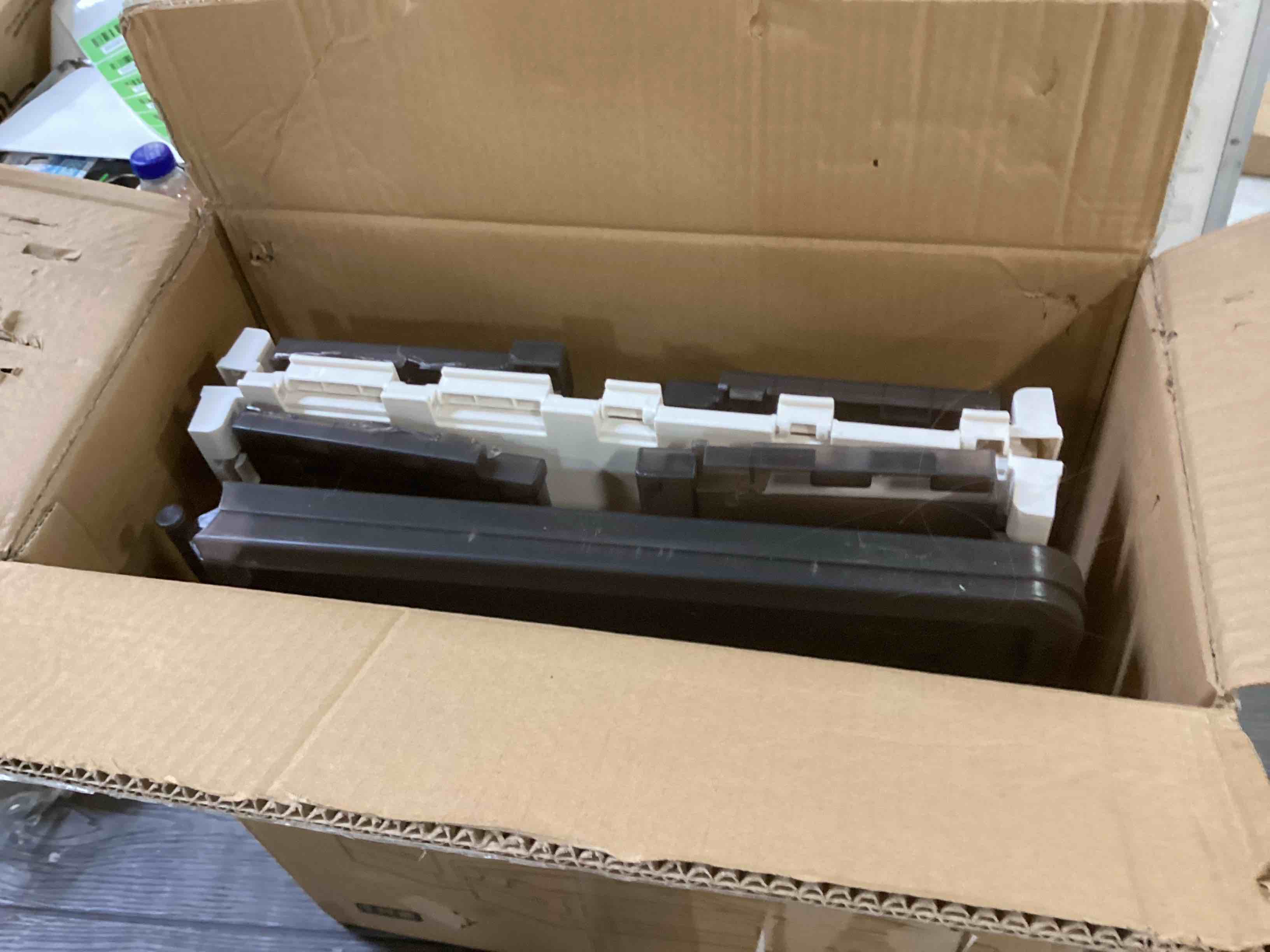 https://s3.amazonaws.com/lotting-images-prod/bidfta/YEL6379555_1715881319632.jpeg