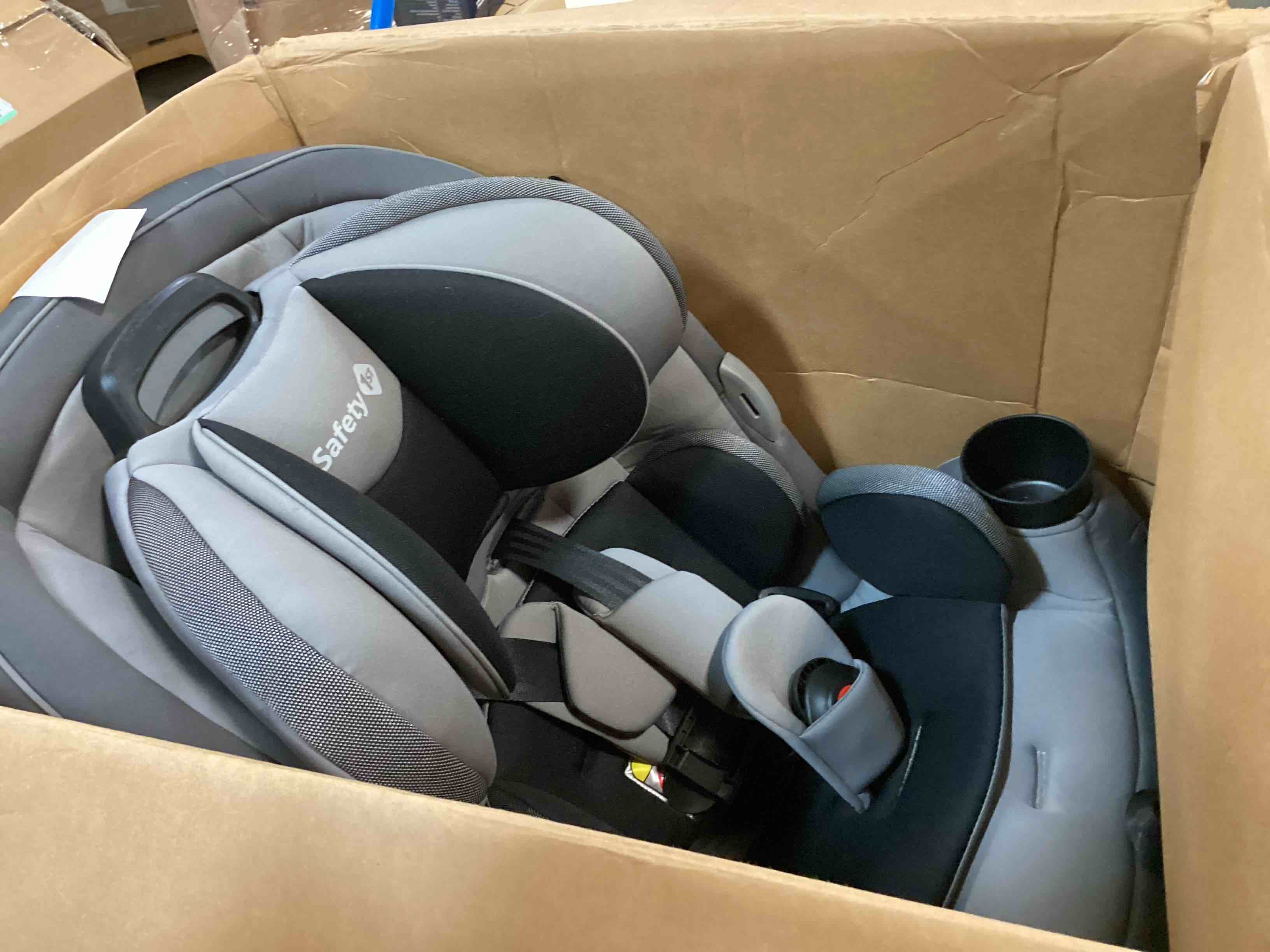 https://s3.amazonaws.com/lotting-images-prod/bidfta/YEL6379890_1716043856522.jpeg