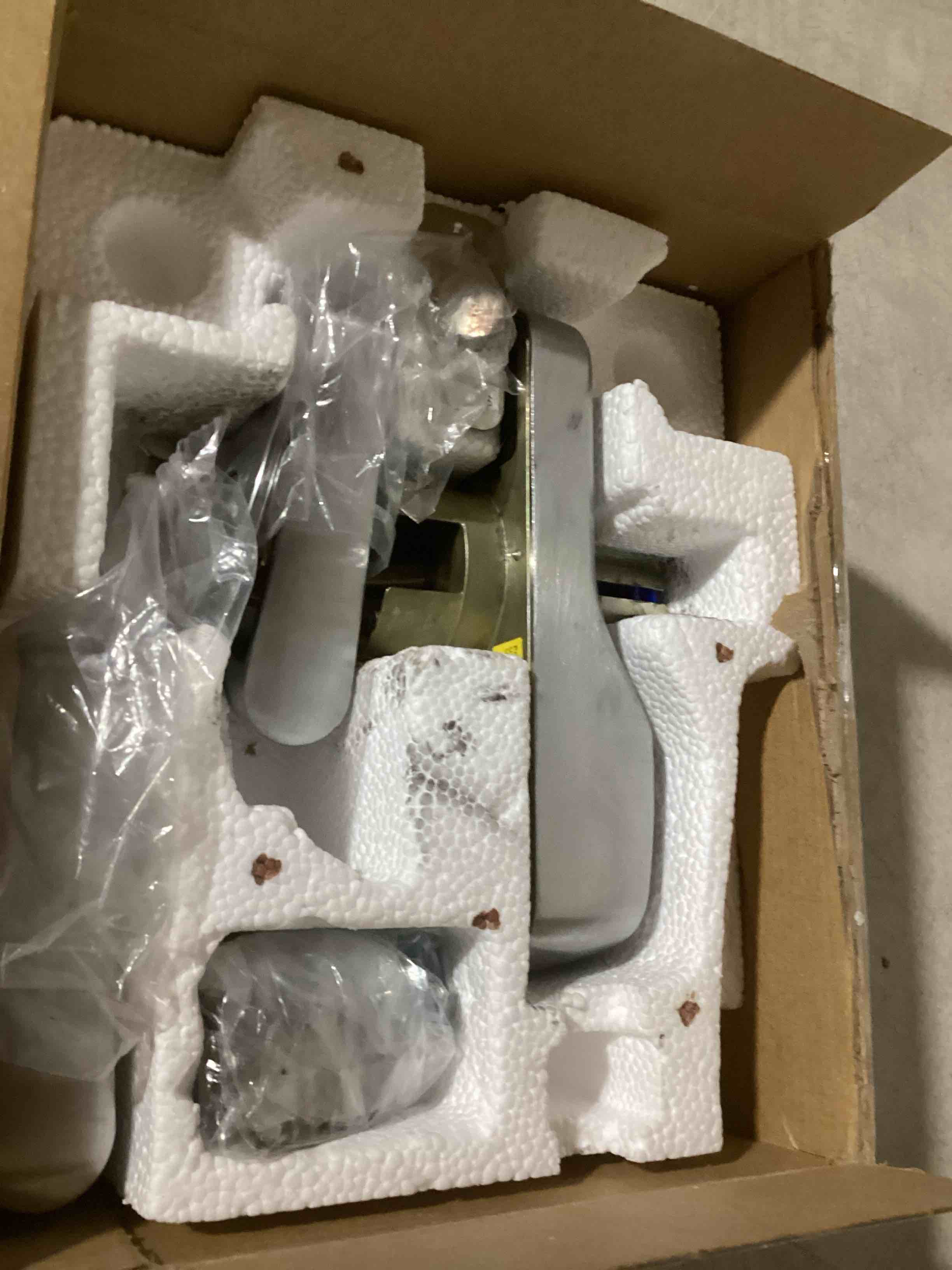 https://s3.amazonaws.com/lotting-images-prod/bidfta/YEL6379946_1714132337713.jpeg