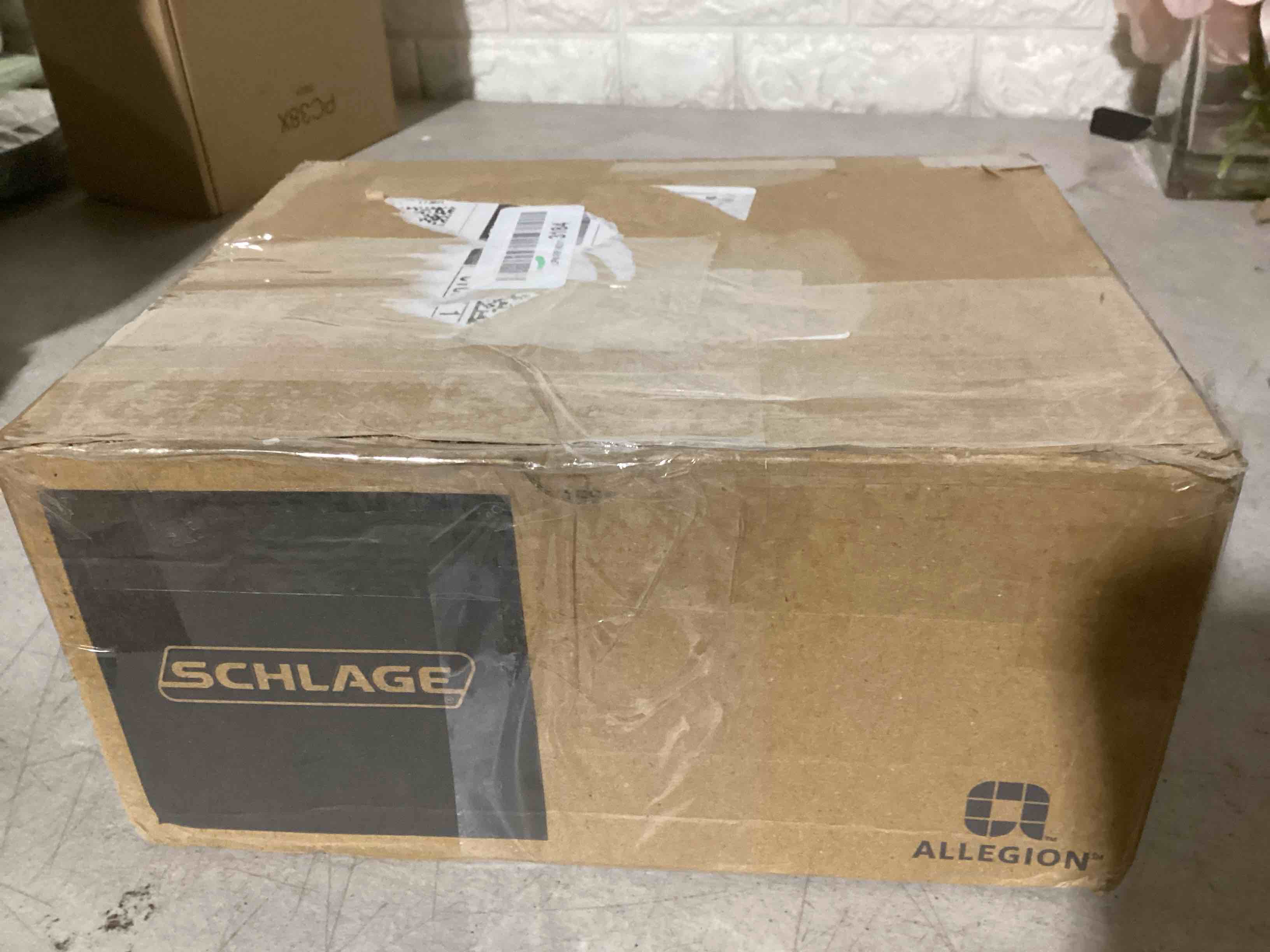 https://s3.amazonaws.com/lotting-images-prod/bidfta/YEL6379946_1714132367599.jpeg