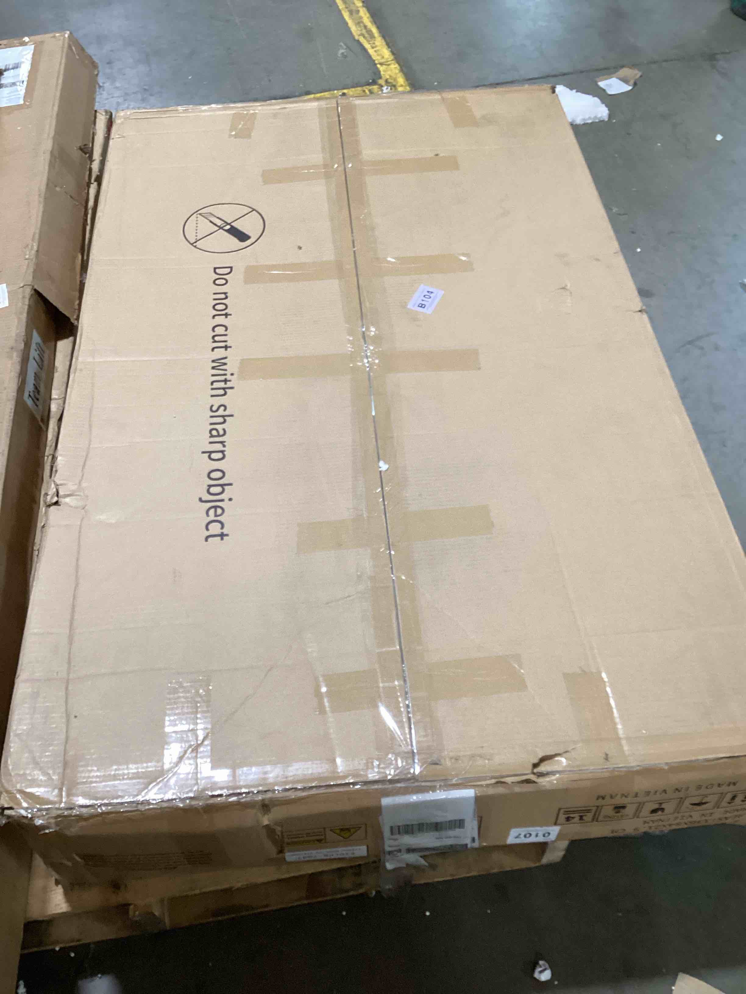 https://s3.amazonaws.com/lotting-images-prod/bidfta/YEL6381624_1714670050665.jpeg
