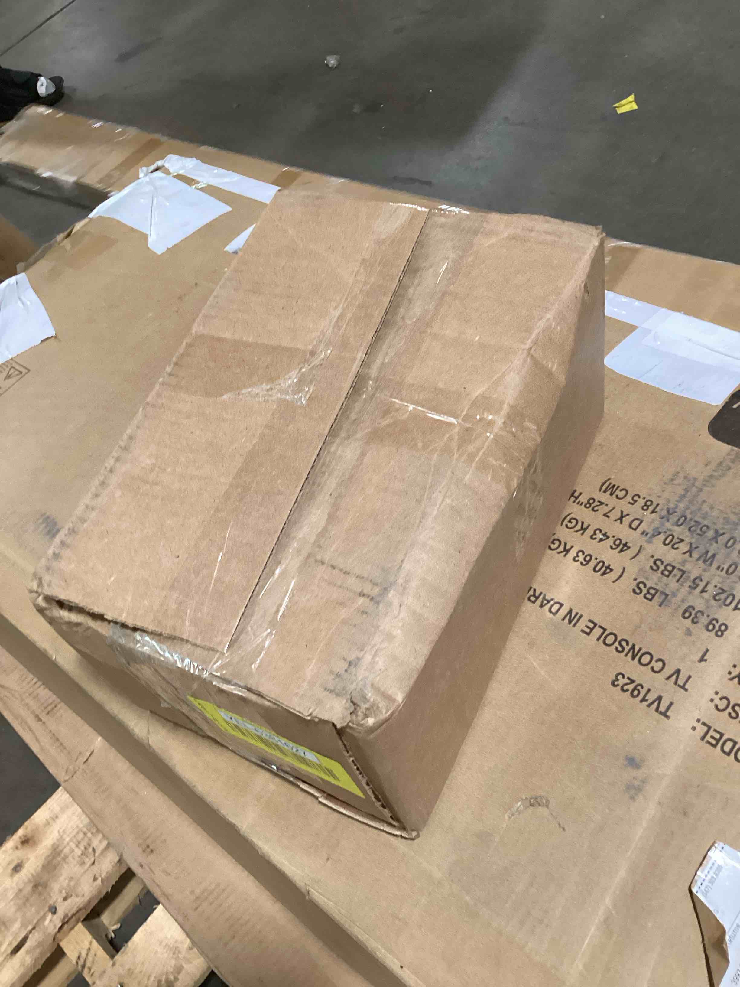 https://s3.amazonaws.com/lotting-images-prod/bidfta/YEL6381627_1714670852489.jpeg