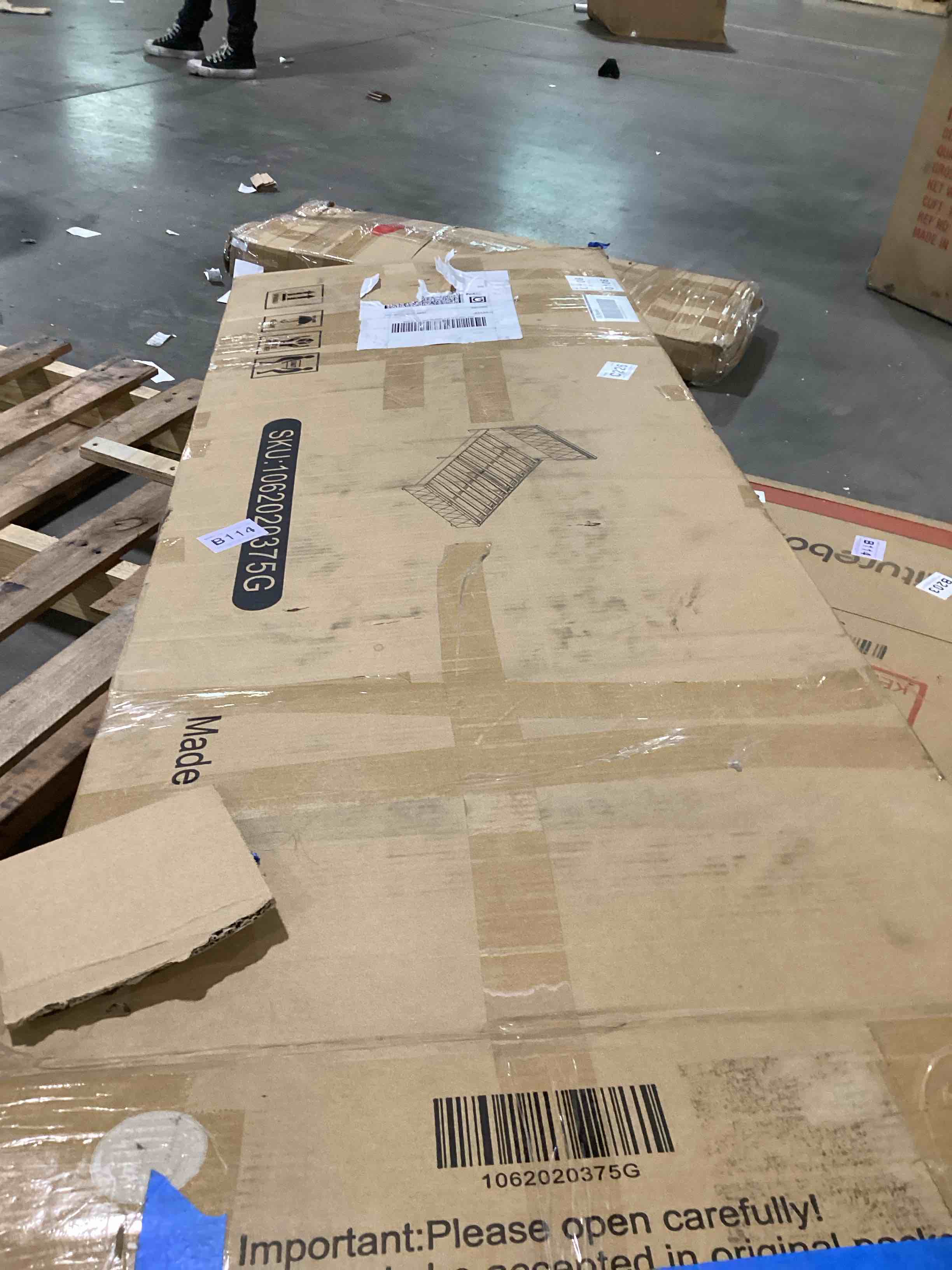 https://s3.amazonaws.com/lotting-images-prod/bidfta/YEL6381806_1715088839867.jpeg
