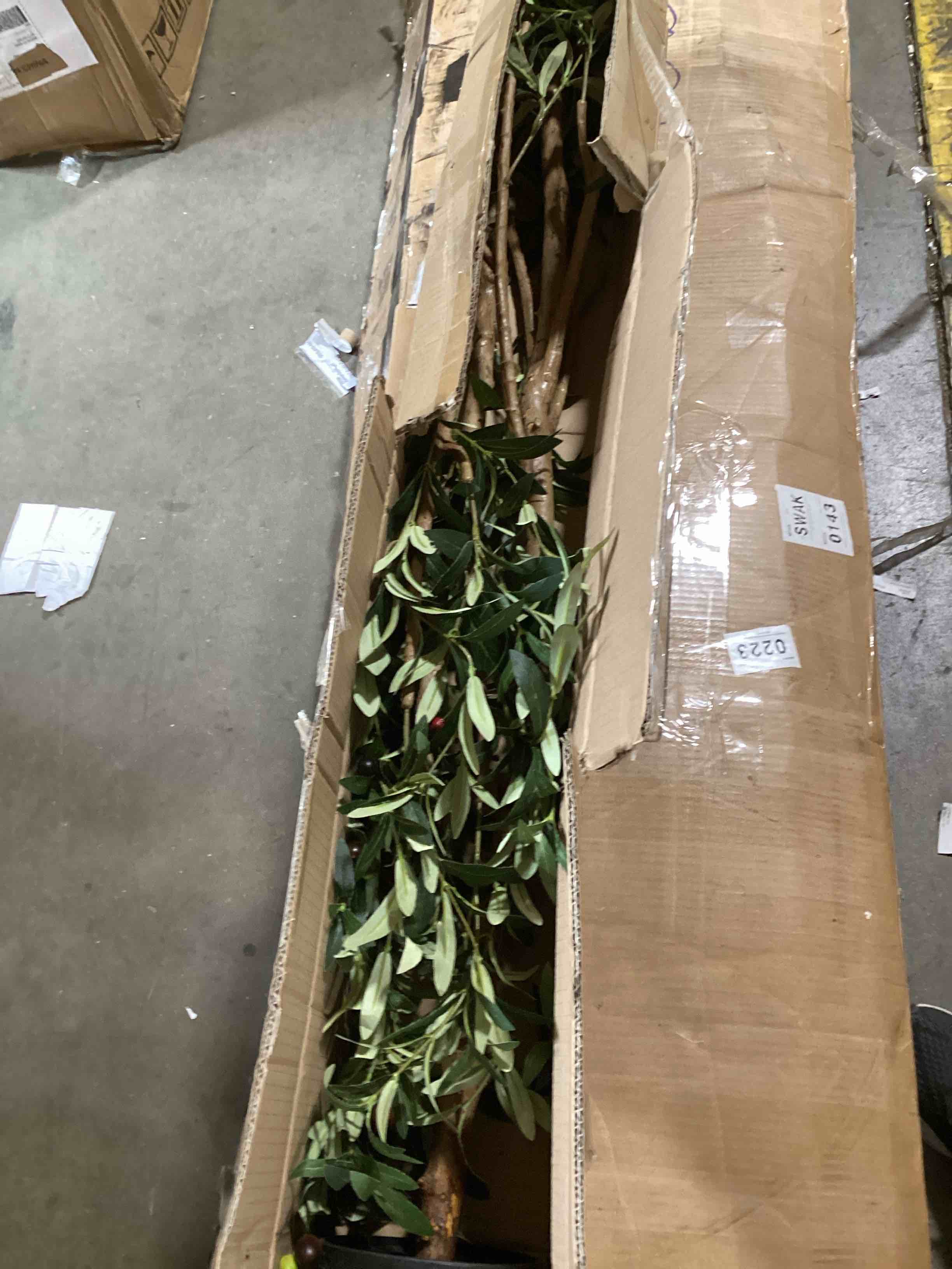 https://s3.amazonaws.com/lotting-images-prod/bidfta/YEL6382637_1716318191780.jpeg