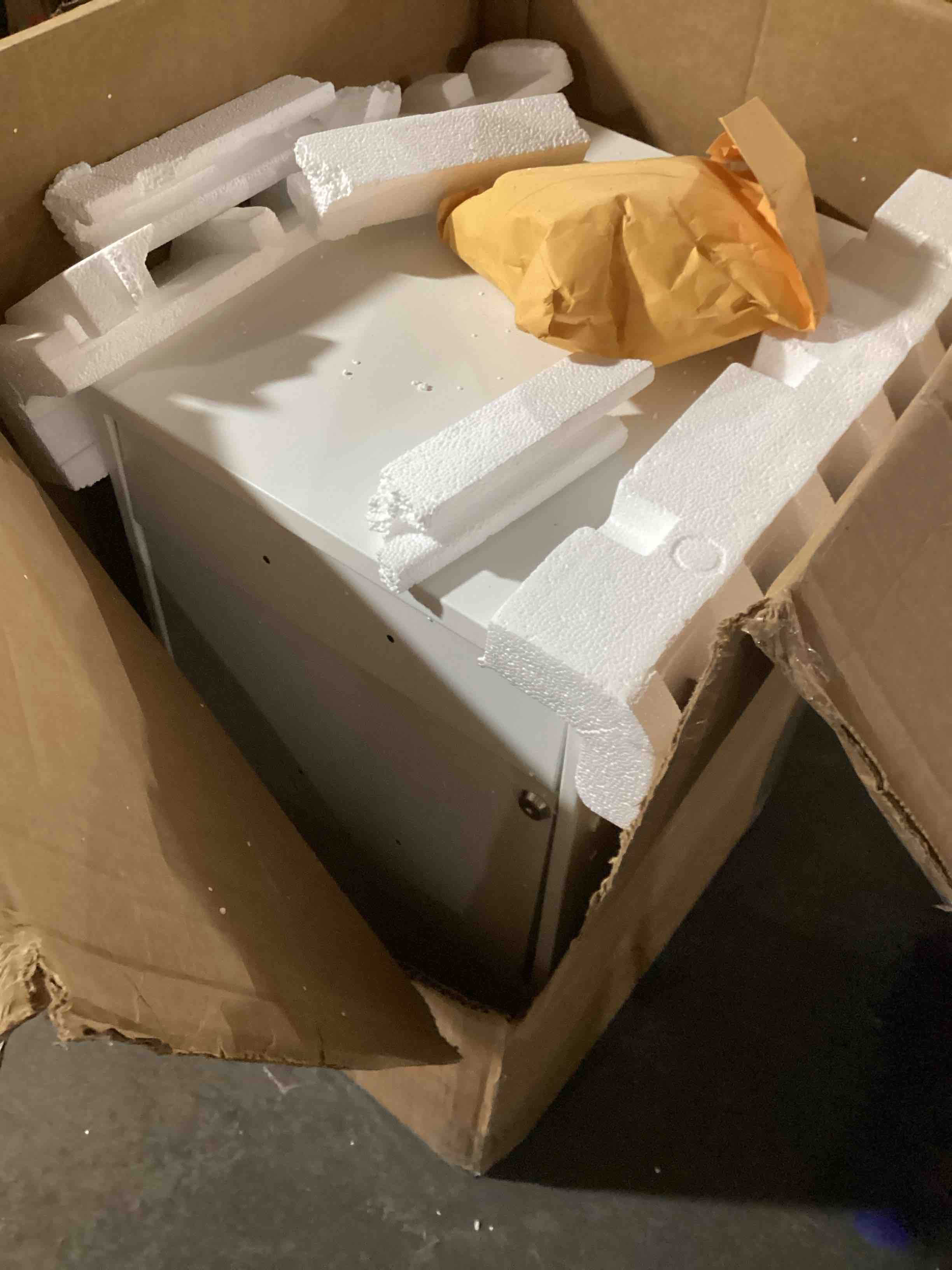 https://s3.amazonaws.com/lotting-images-prod/bidfta/YEL6383310_1712927233743.jpeg