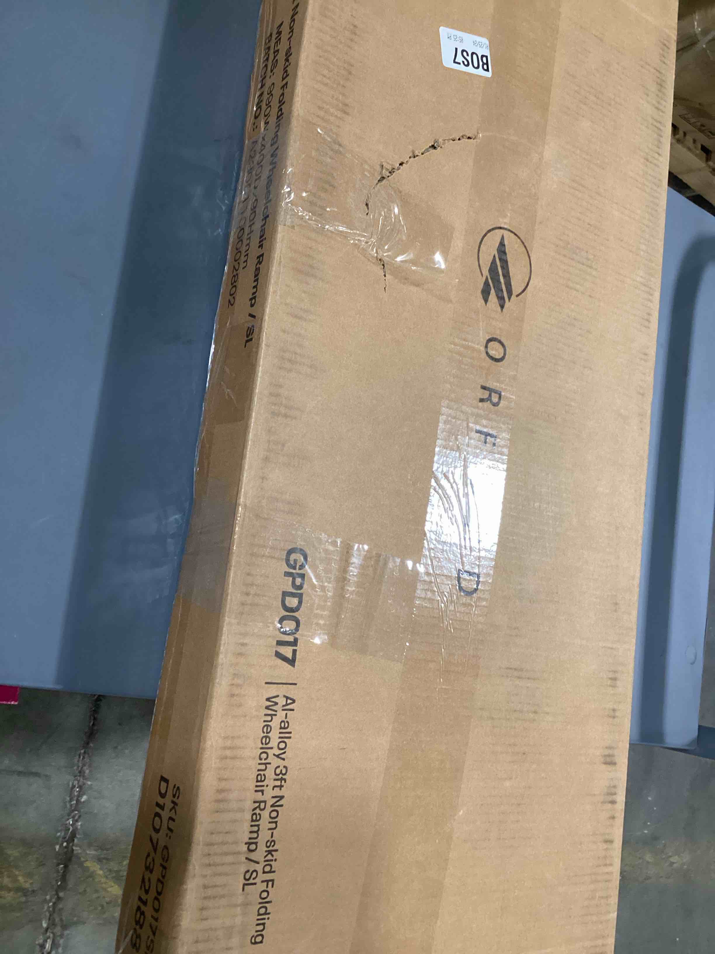https://s3.amazonaws.com/lotting-images-prod/bidfta/YEL6388813_1715608056815.jpeg