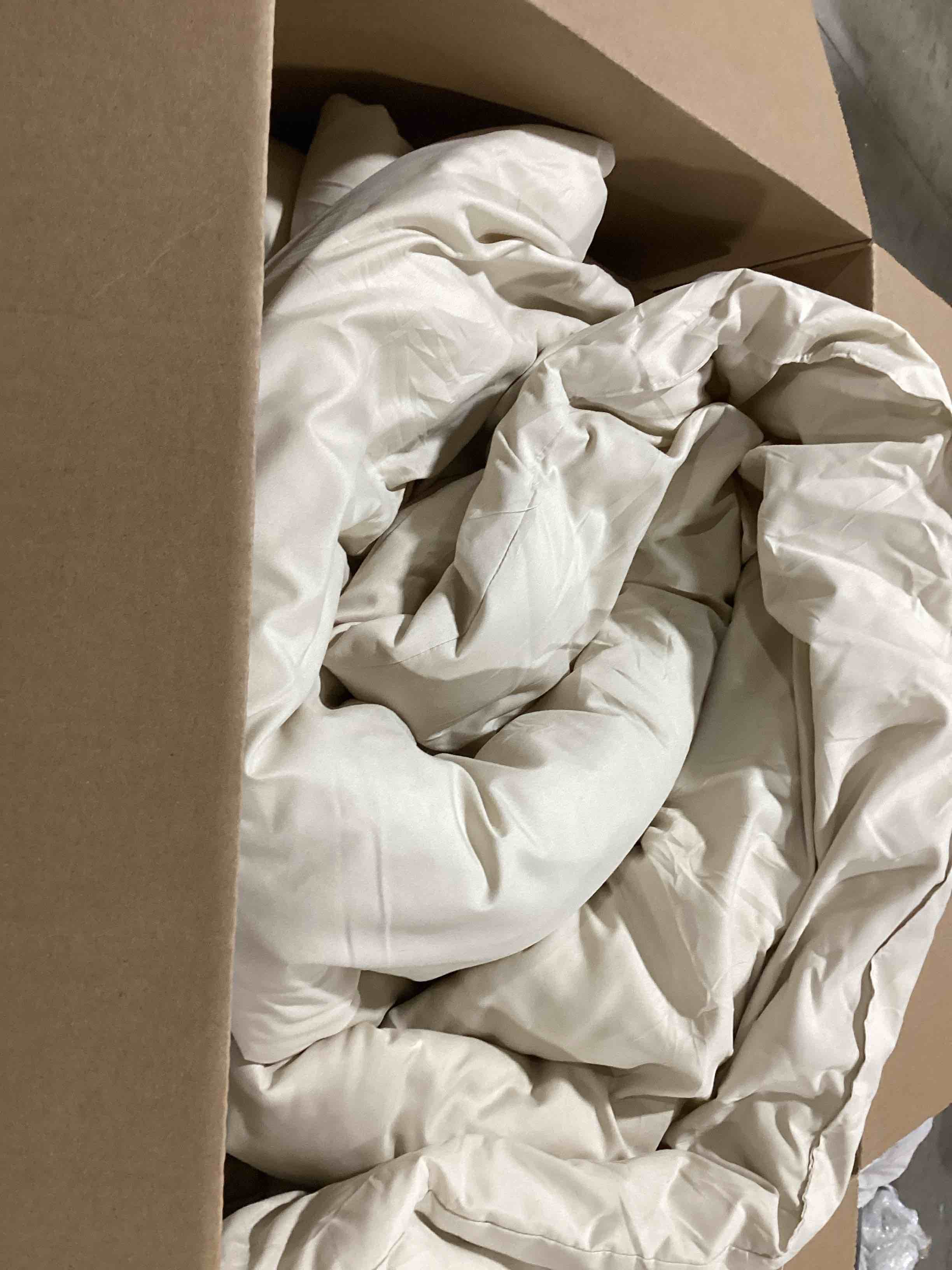 https://s3.amazonaws.com/lotting-images-prod/bidfta/YEL6388905_1715690947824.jpeg