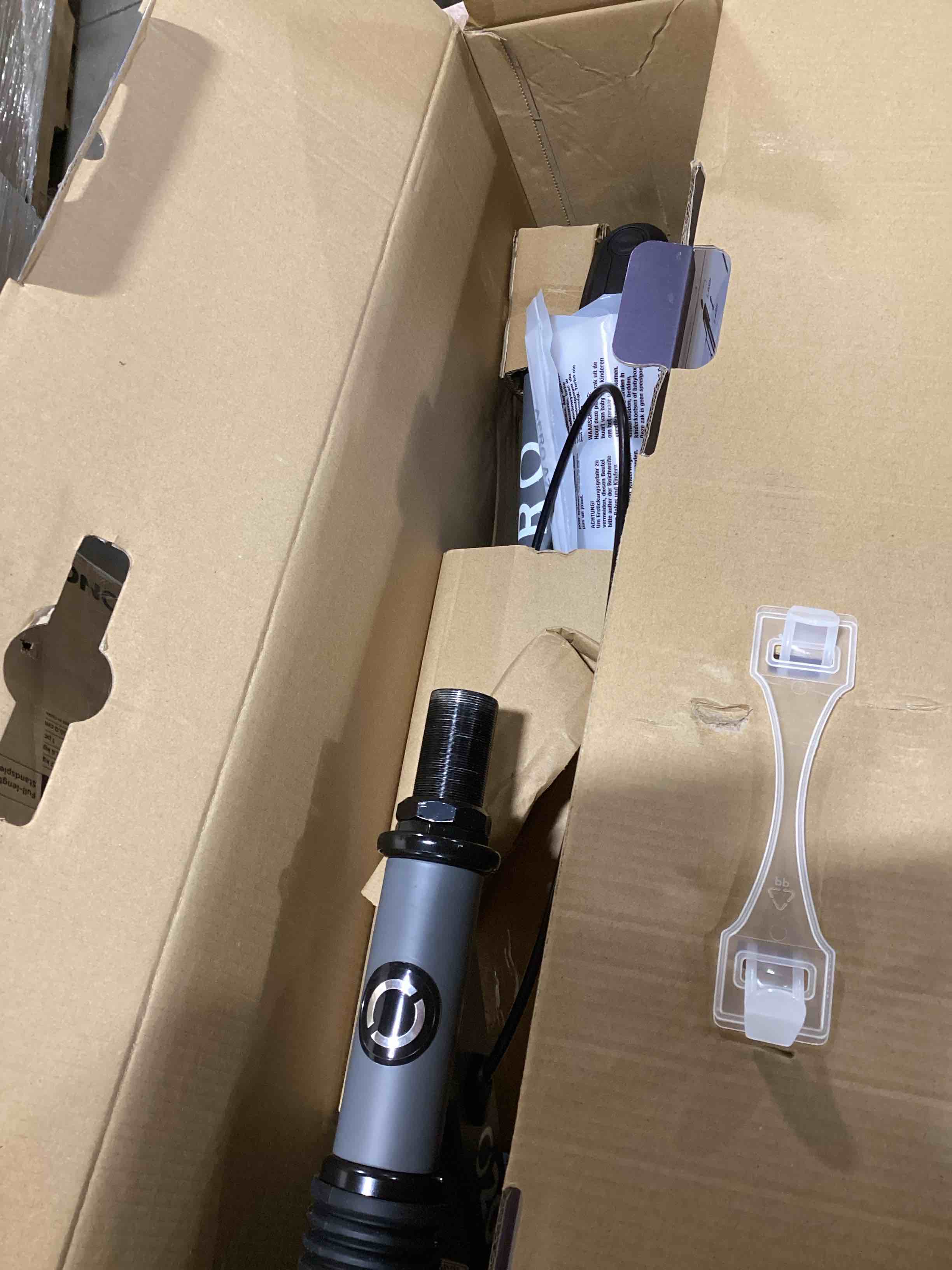 https://s3.amazonaws.com/lotting-images-prod/bidfta/YEL6391509_1715365832134.jpeg