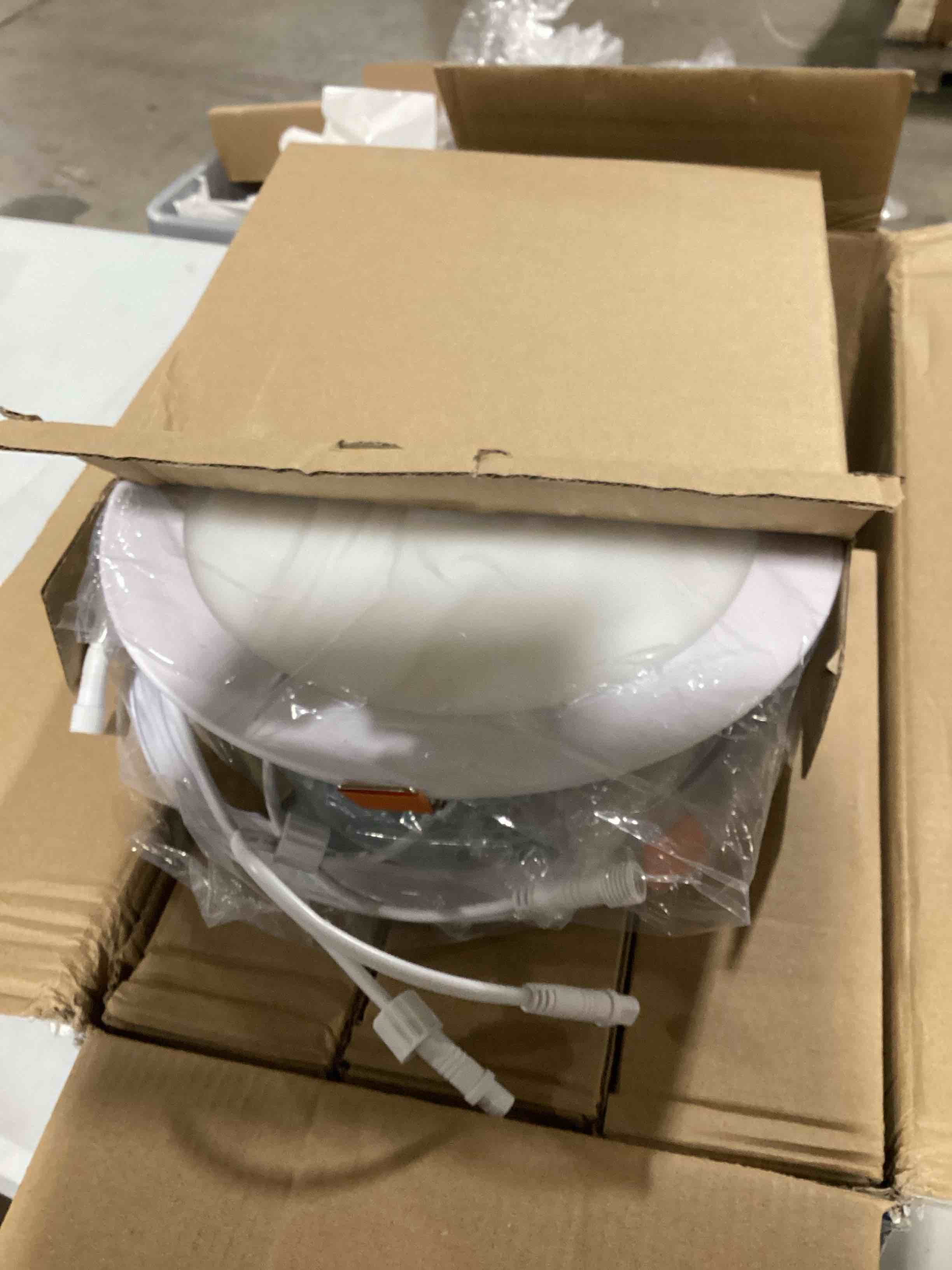 https://s3.amazonaws.com/lotting-images-prod/bidfta/YEL6391803_1715700353294.jpeg