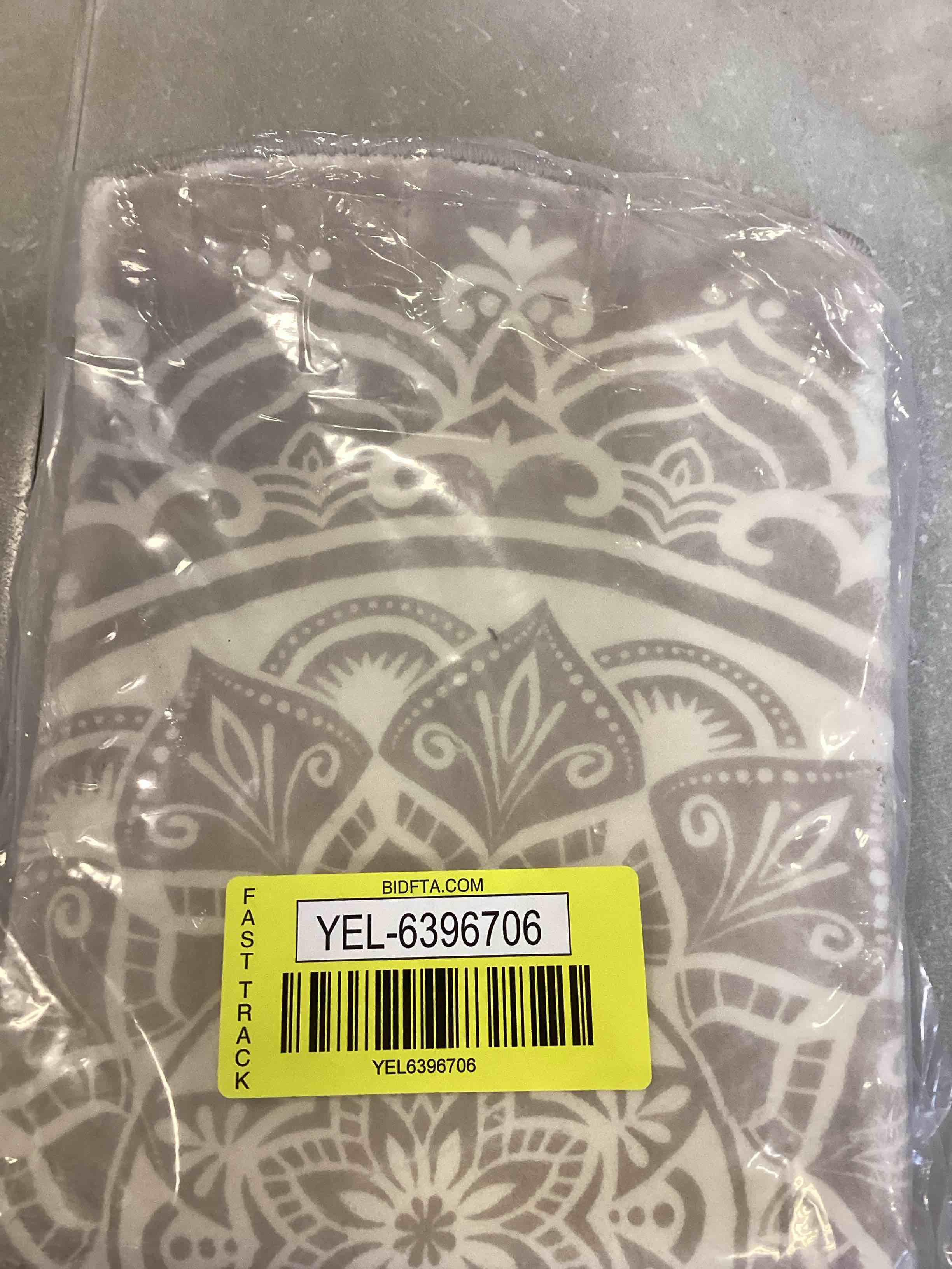 https://s3.amazonaws.com/lotting-images-prod/bidfta/YEL6396706_1716218398717.jpeg