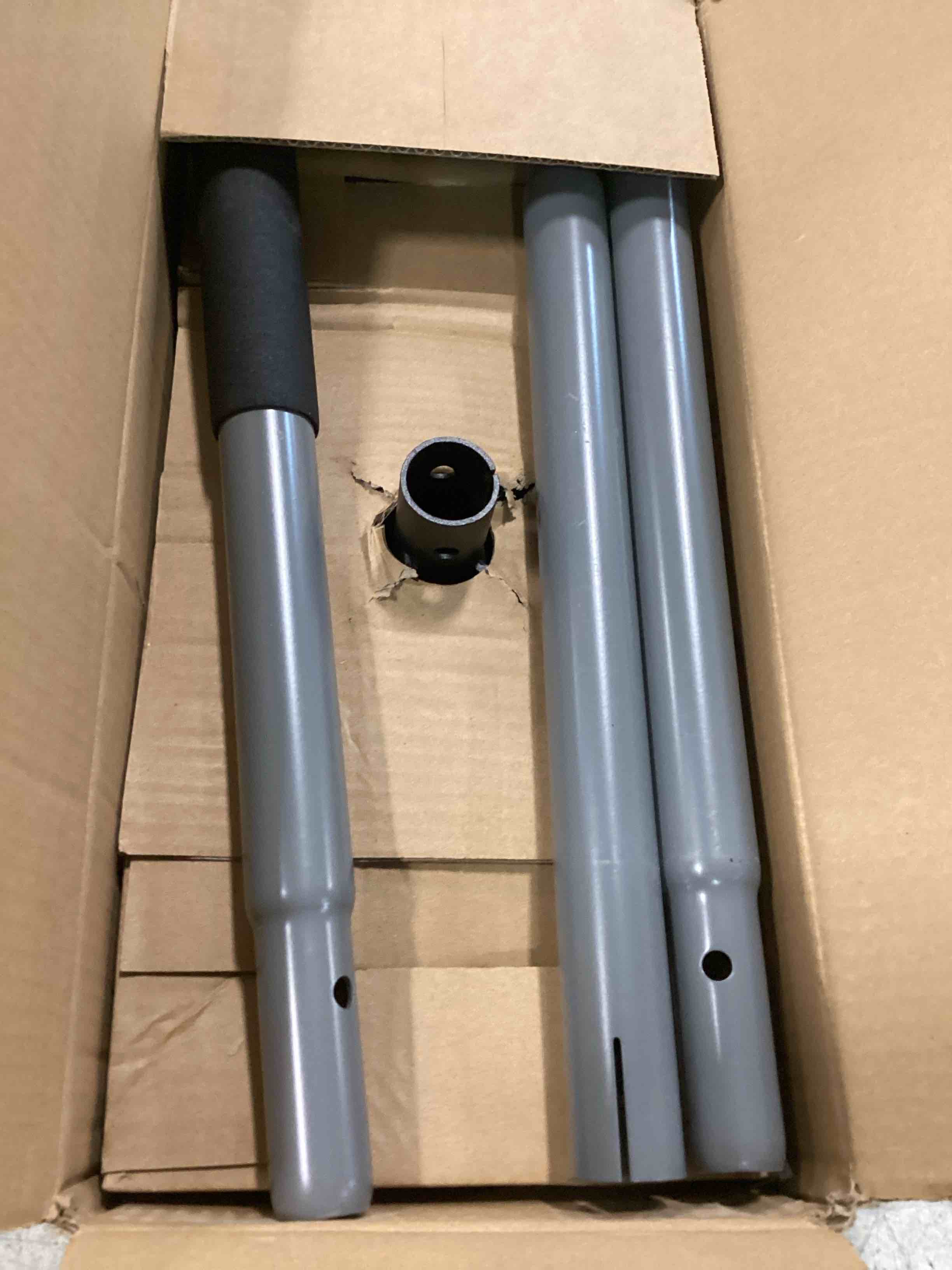 https://s3.amazonaws.com/lotting-images-prod/bidfta/YEL6398810_1715710137287.jpeg