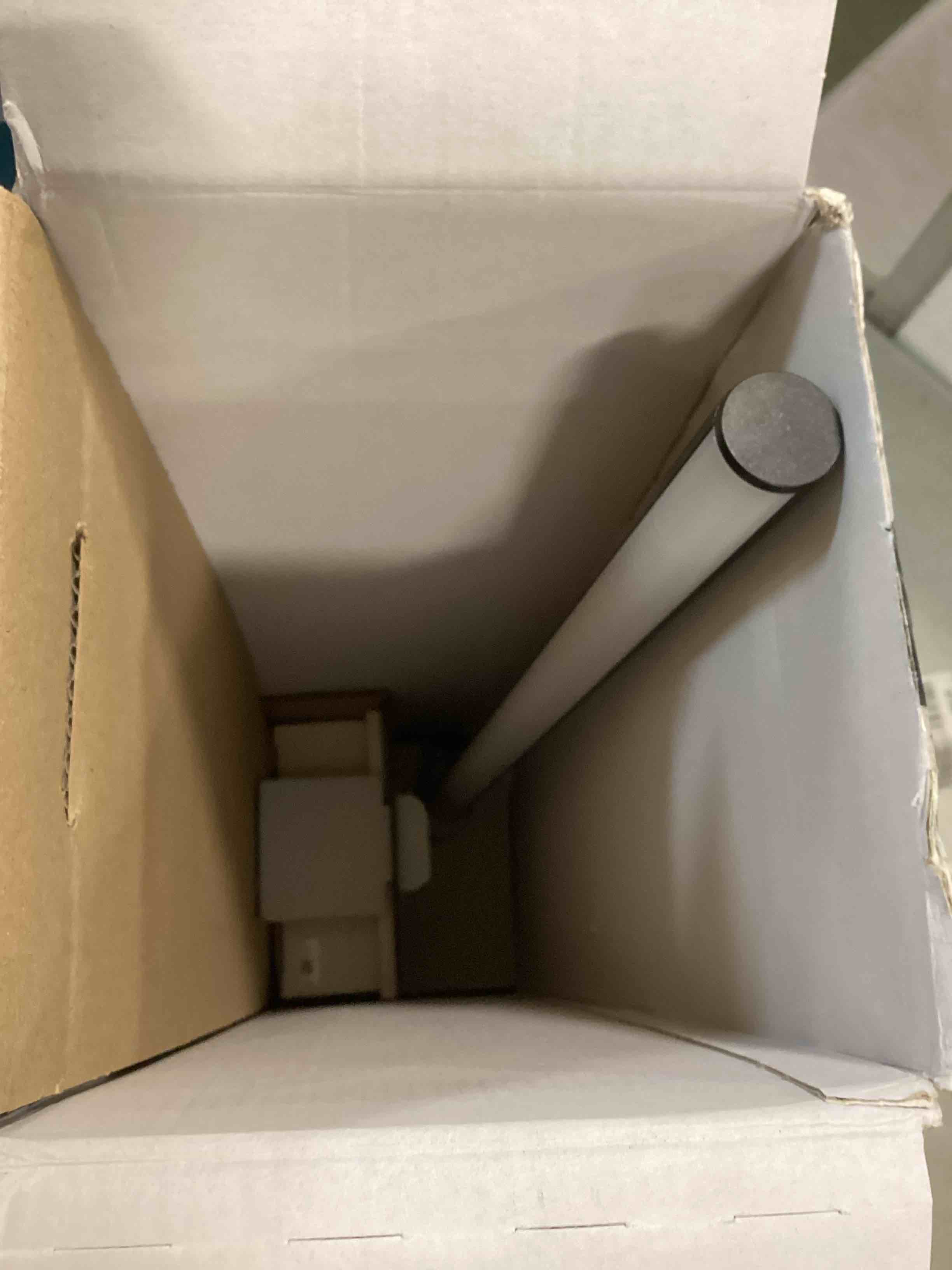 https://s3.amazonaws.com/lotting-images-prod/bidfta/YEL6399300_1715946151280.jpeg
