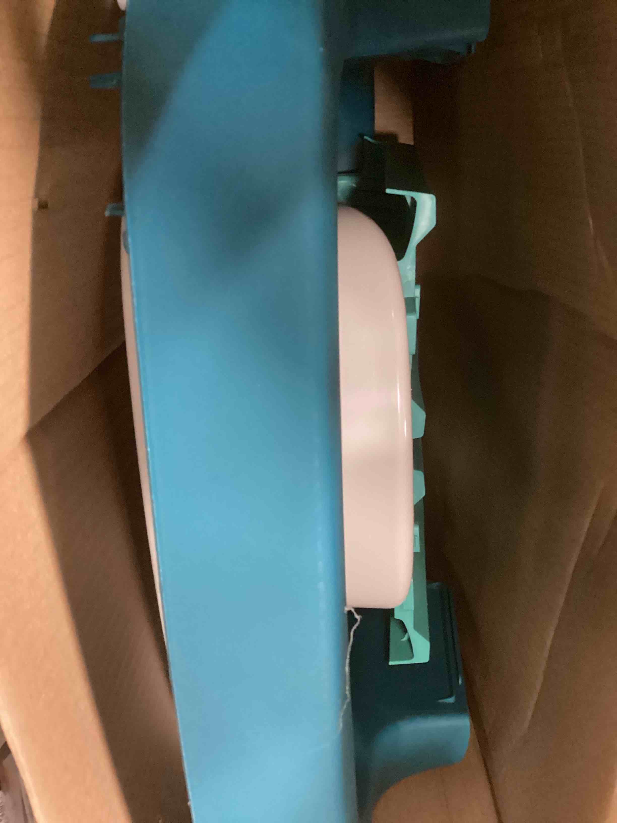 https://s3.amazonaws.com/lotting-images-prod/bidfta/YEL6401116_1715095838992.jpeg