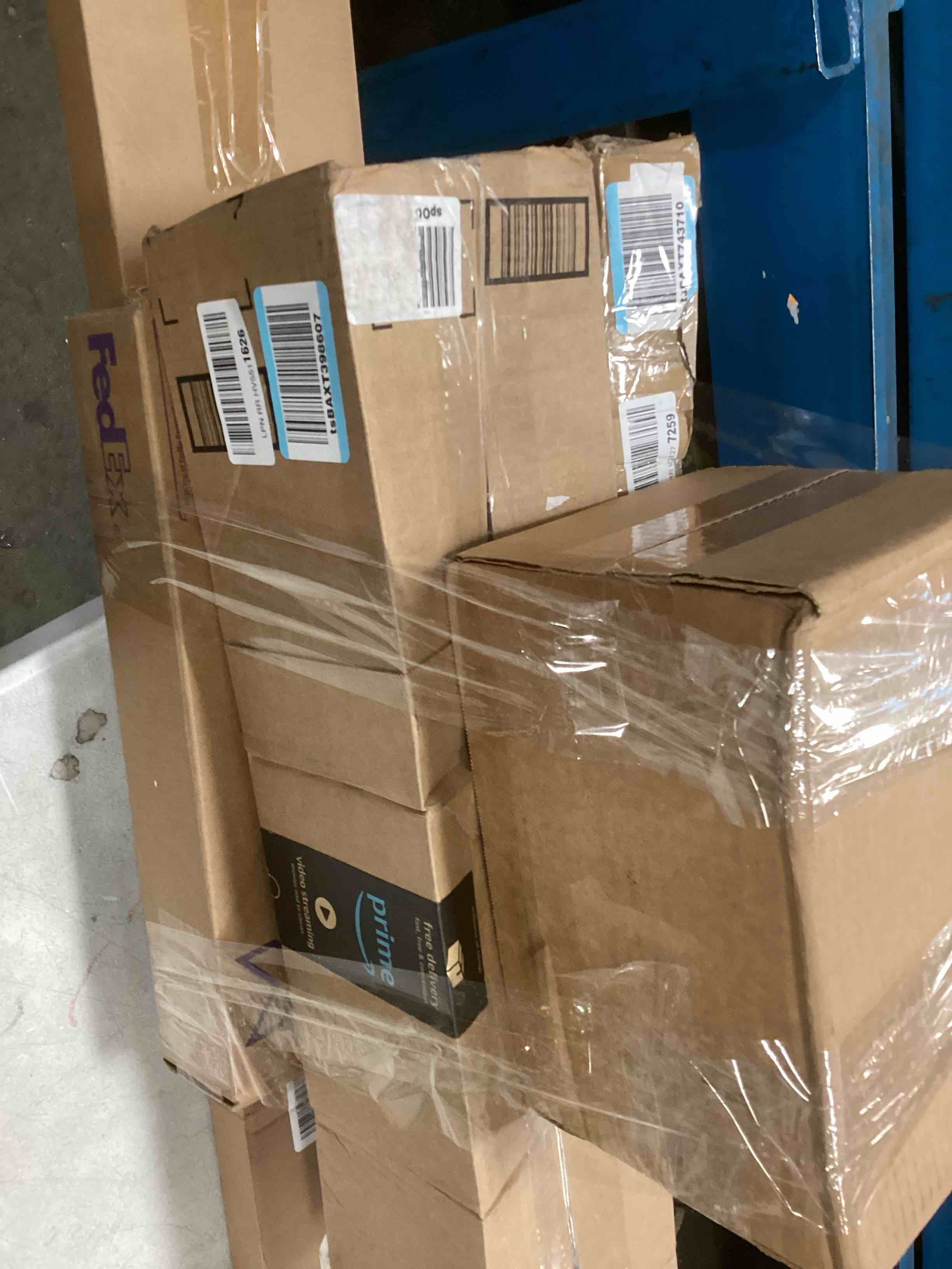 https://s3.amazonaws.com/lotting-images-prod/bidfta/YEL6401150_1715102732373.jpeg