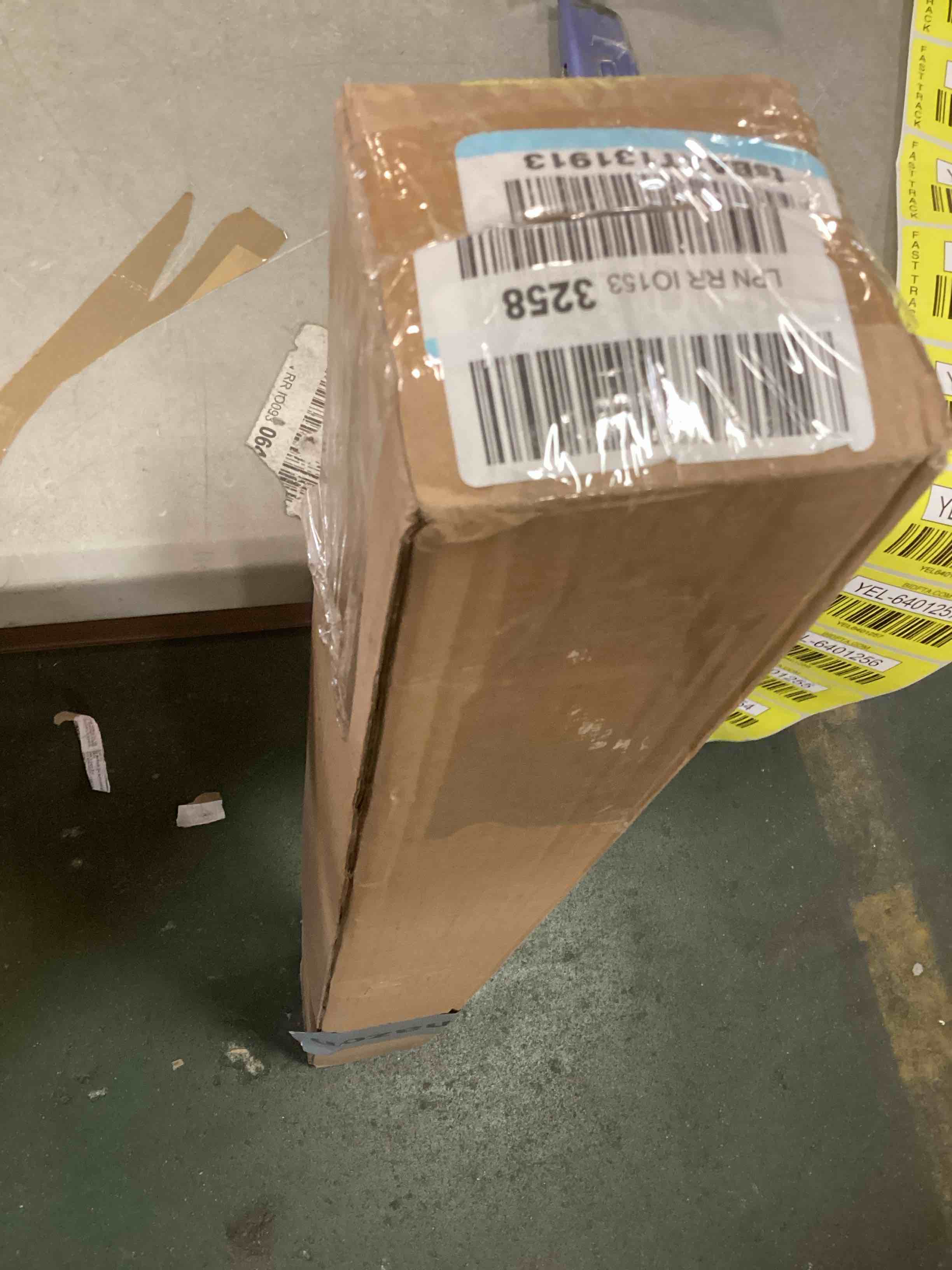 https://s3.amazonaws.com/lotting-images-prod/bidfta/YEL6401249_1715283374930.jpeg