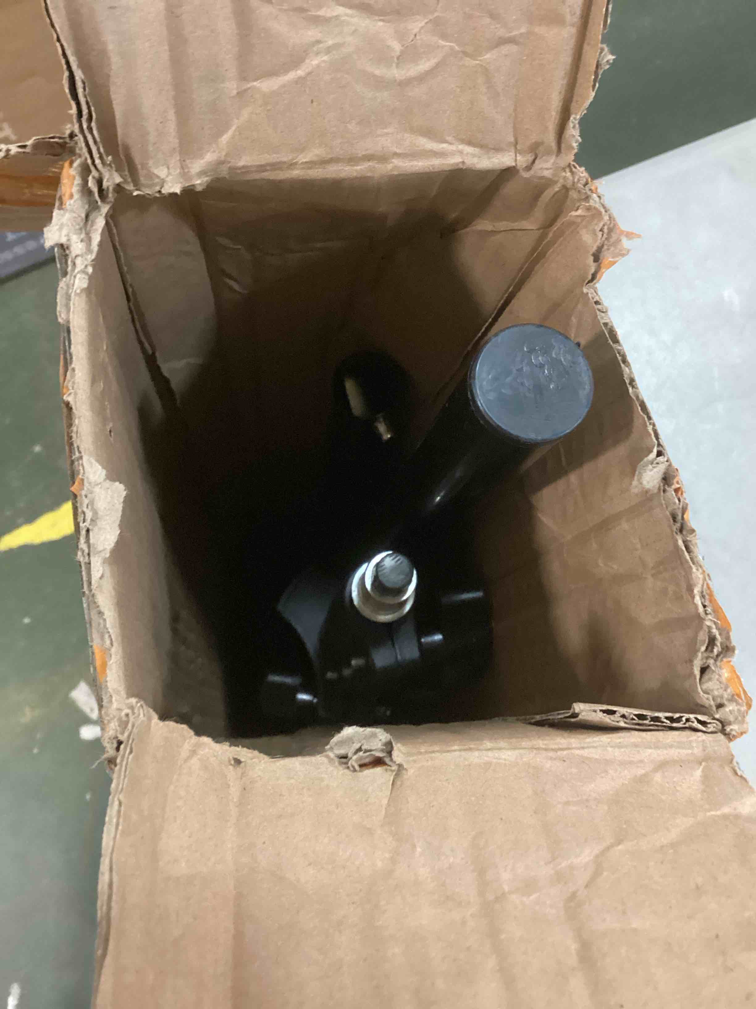 https://s3.amazonaws.com/lotting-images-prod/bidfta/YEL6401518_1715342901039.jpeg