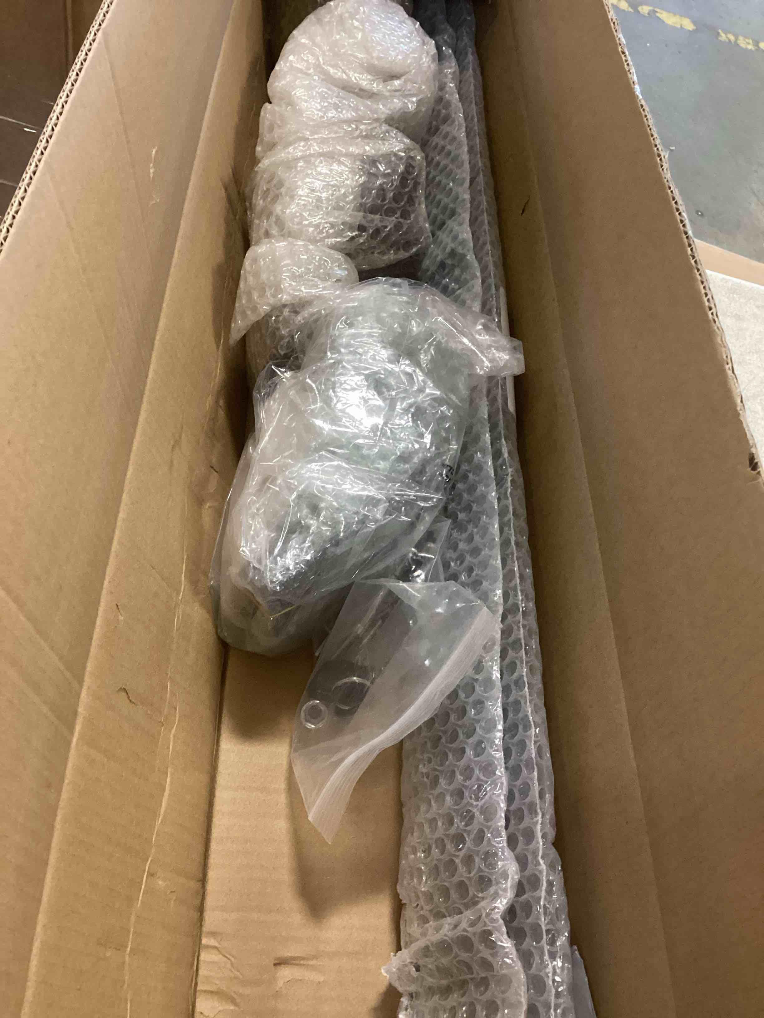 https://s3.amazonaws.com/lotting-images-prod/bidfta/YEL6402010_1715613788741.jpeg