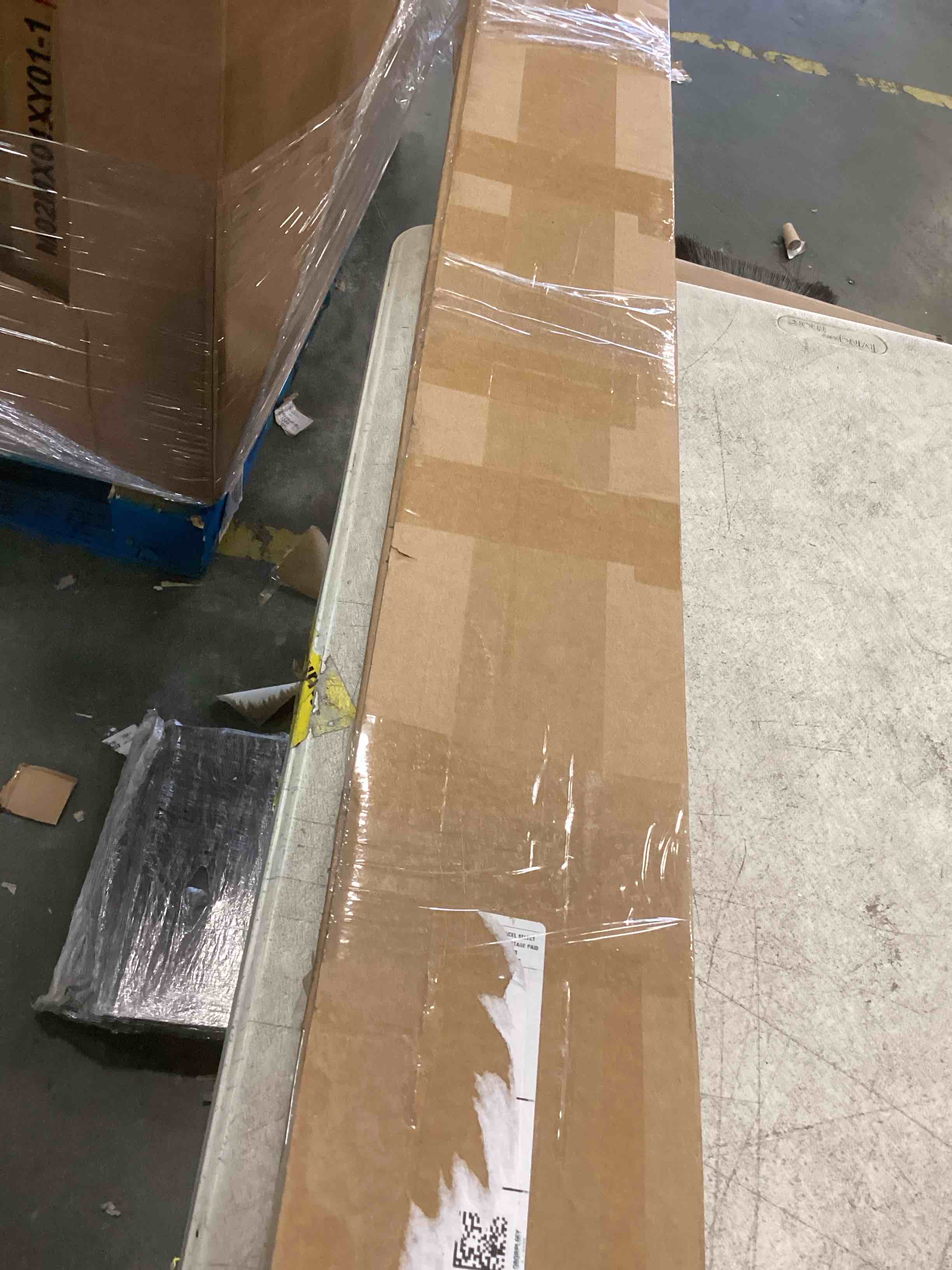 https://s3.amazonaws.com/lotting-images-prod/bidfta/YEL6402010_1715613822487.jpeg
