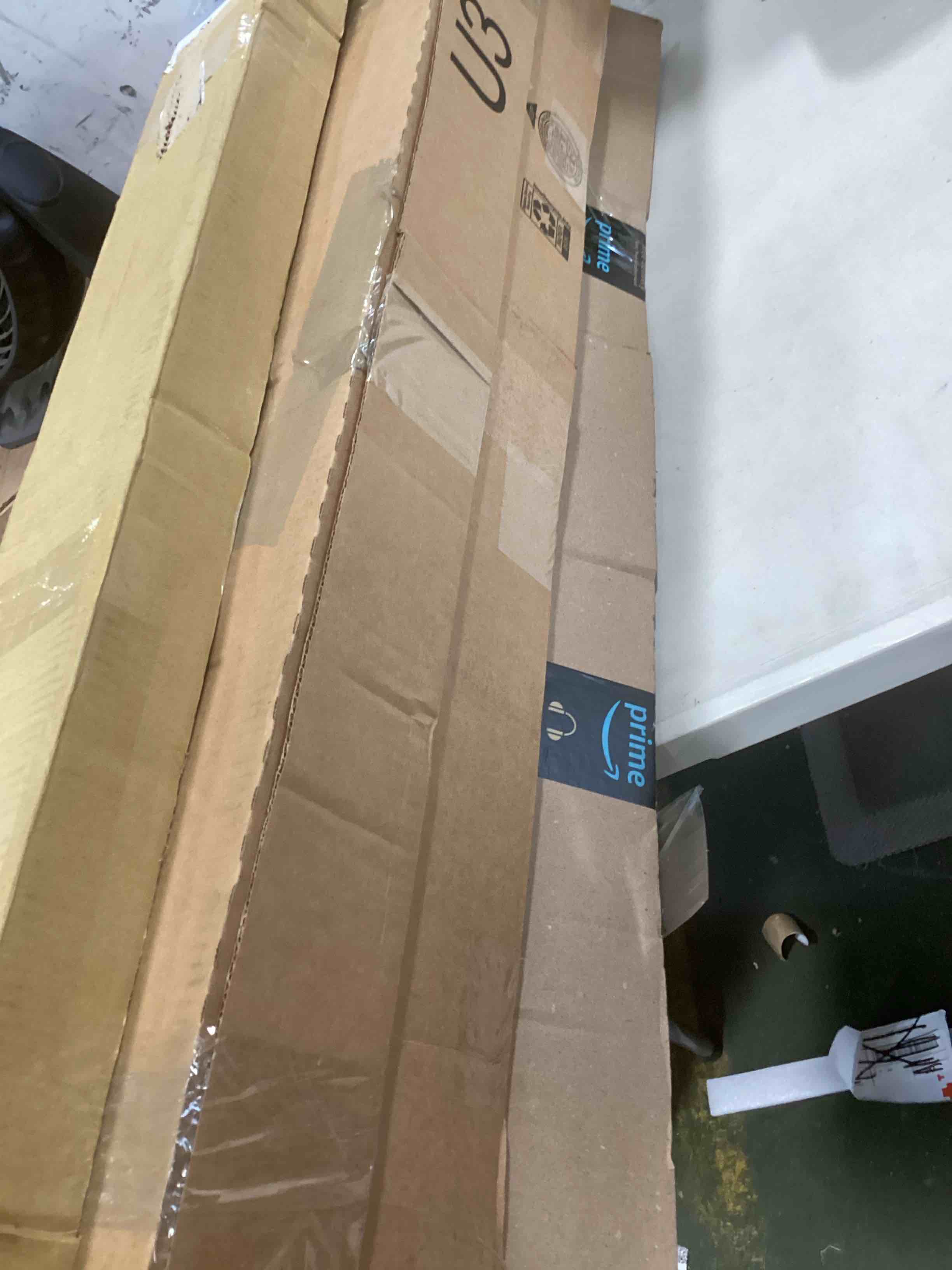 Assorted of  Products for the Maintenance or Decoration of the Home (it can include a variety of sizes and models)