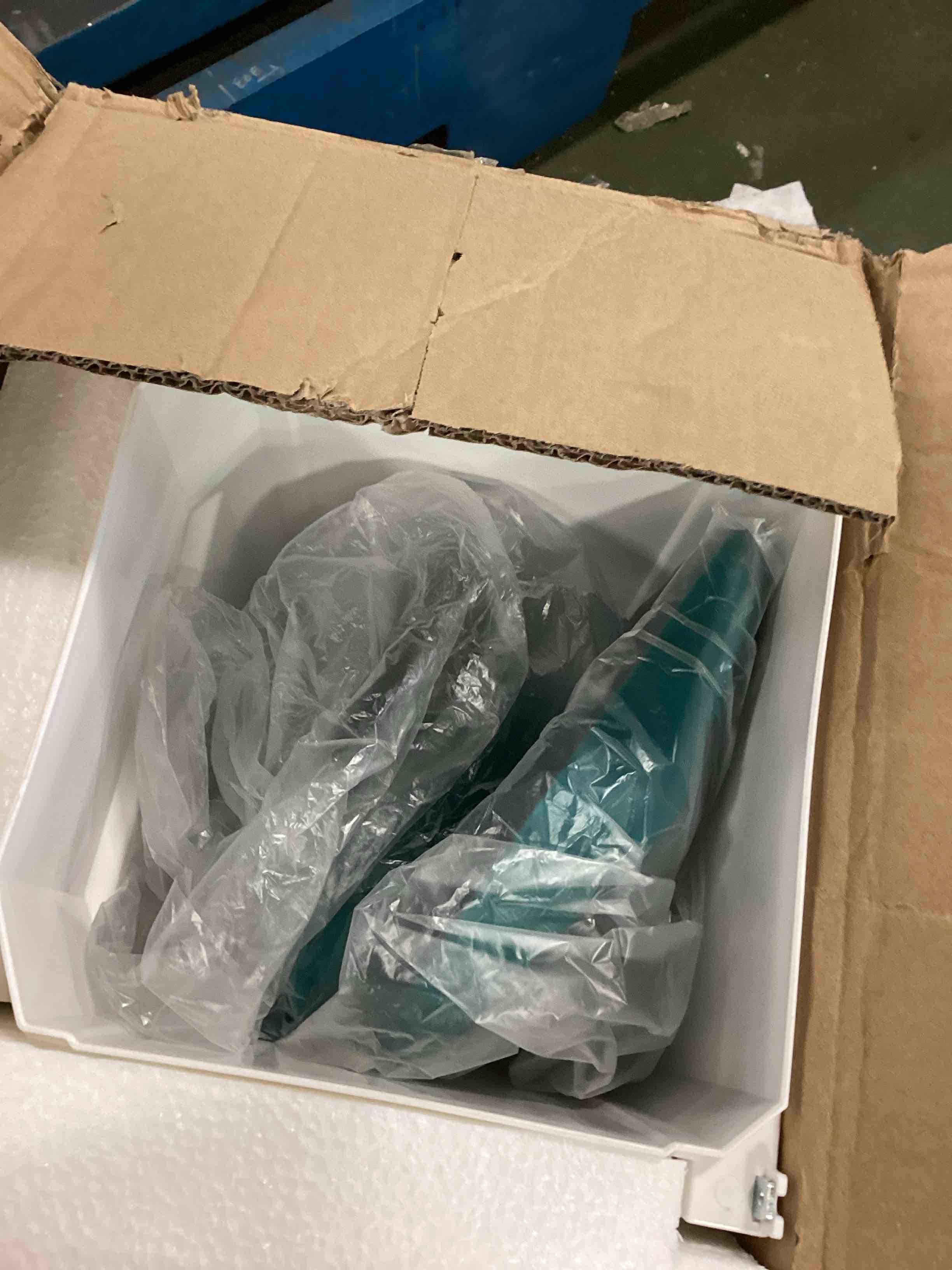 https://s3.amazonaws.com/lotting-images-prod/bidfta/YEL6403365_1715372110837.jpeg