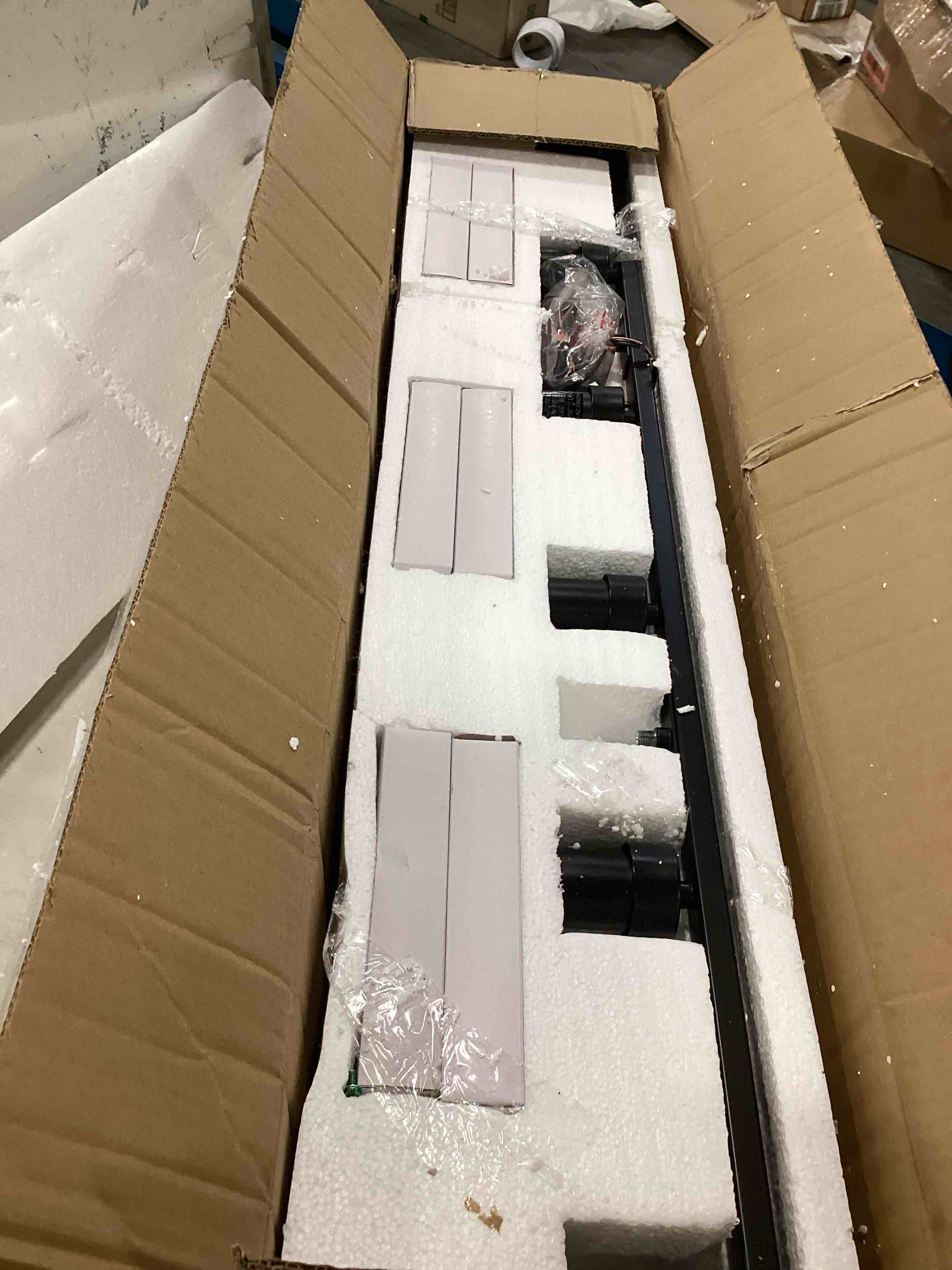 https://s3.amazonaws.com/lotting-images-prod/bidfta/YEL6403549_1715622424888.jpeg