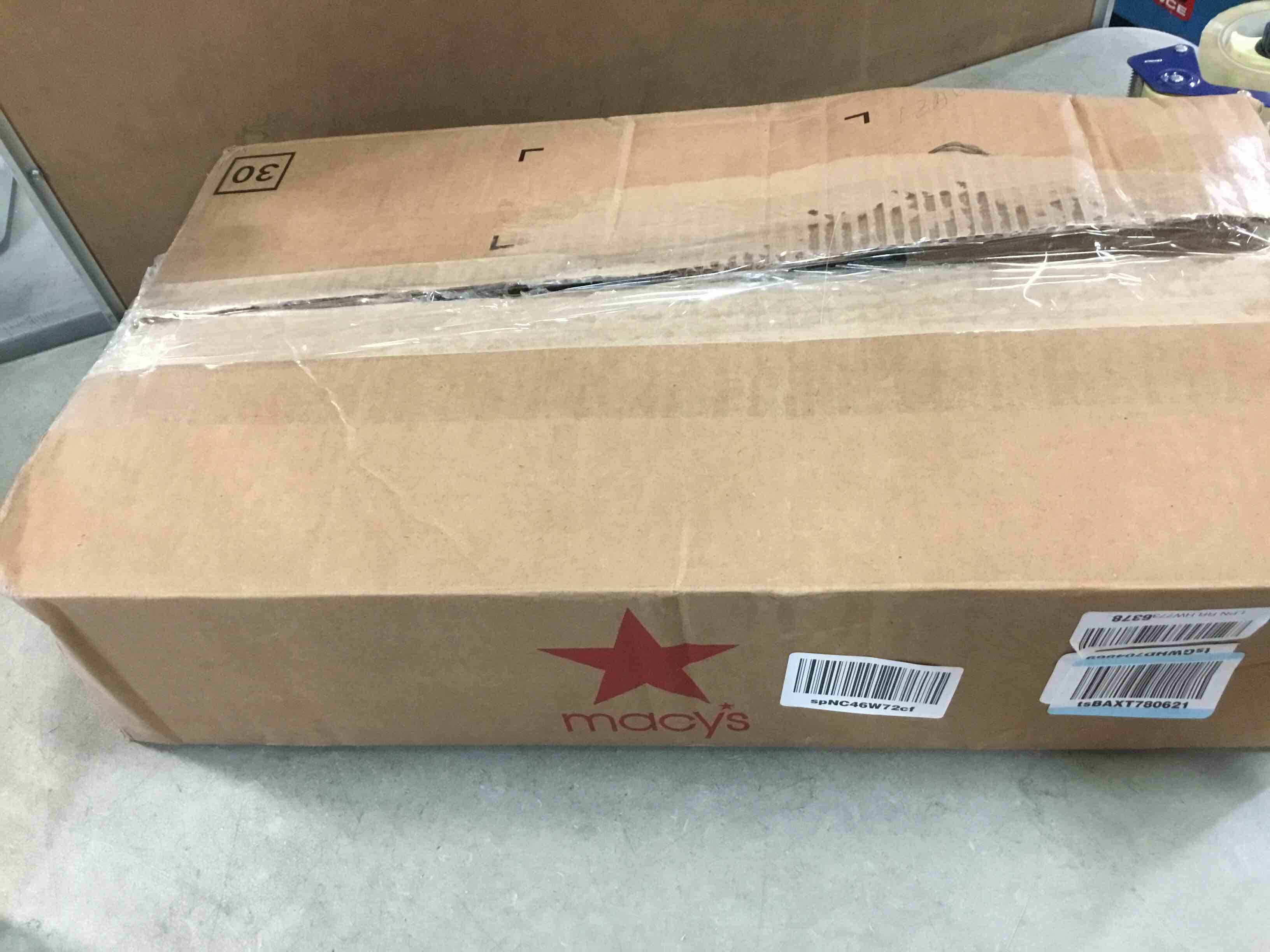 https://s3.amazonaws.com/lotting-images-prod/bidfta/YEL6404007_1716909787716.jpeg