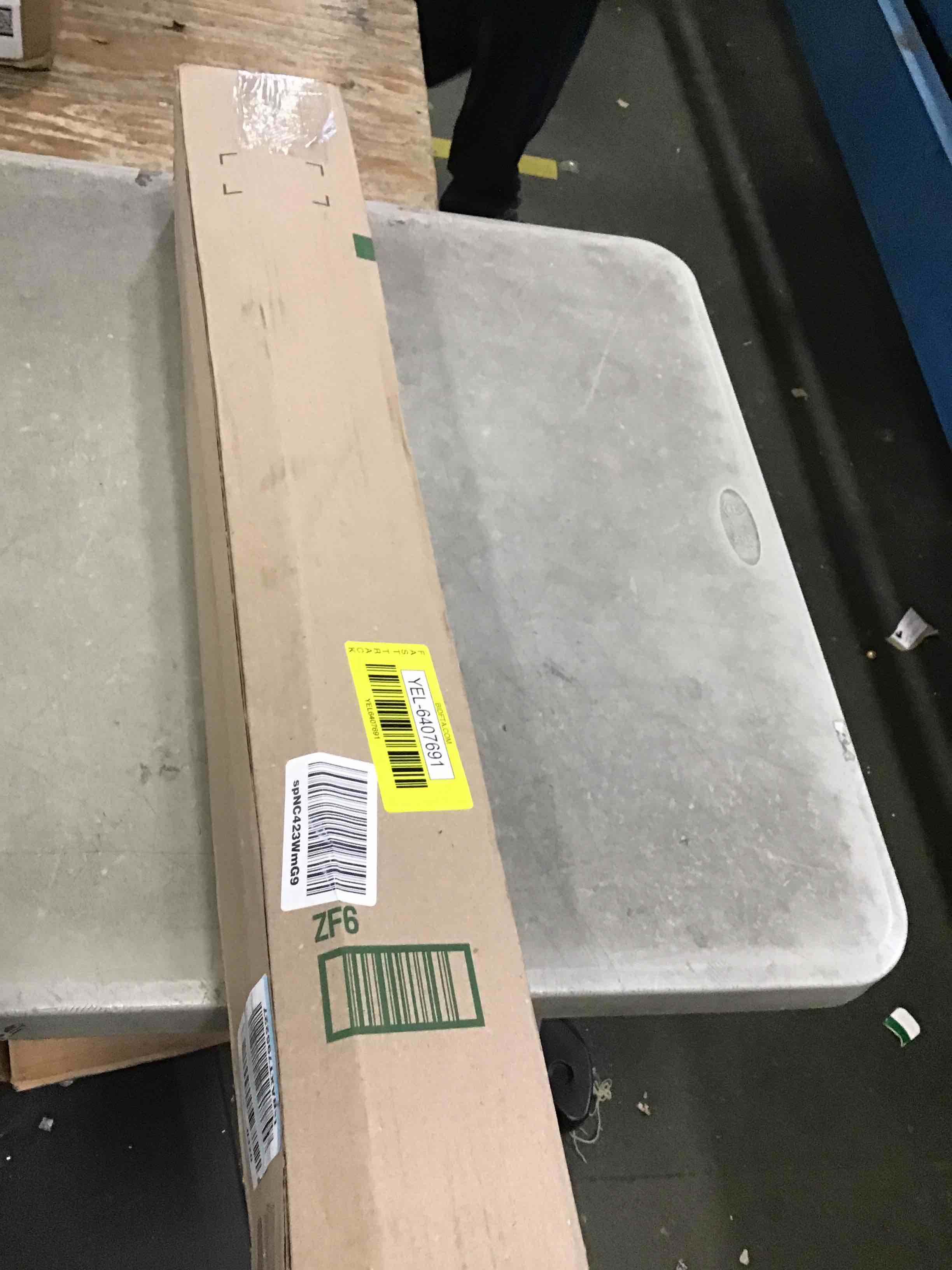 https://s3.amazonaws.com/lotting-images-prod/bidfta/YEL6407691_1717183716446.jpeg