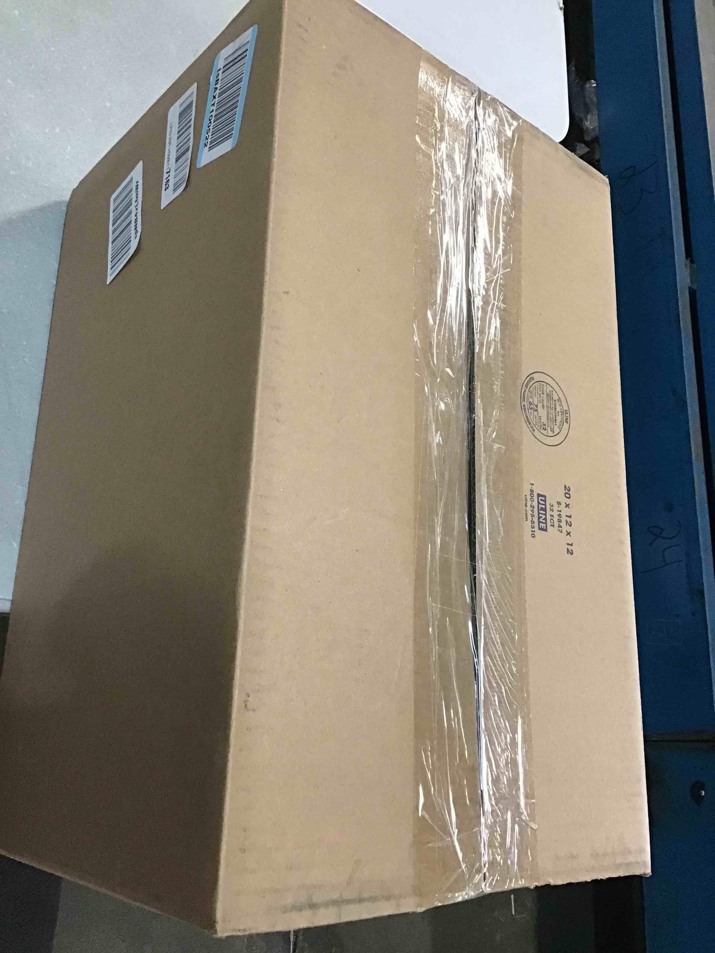 https://s3.amazonaws.com/lotting-images-prod/bidfta/YEL6411015_1717524454569.jpeg