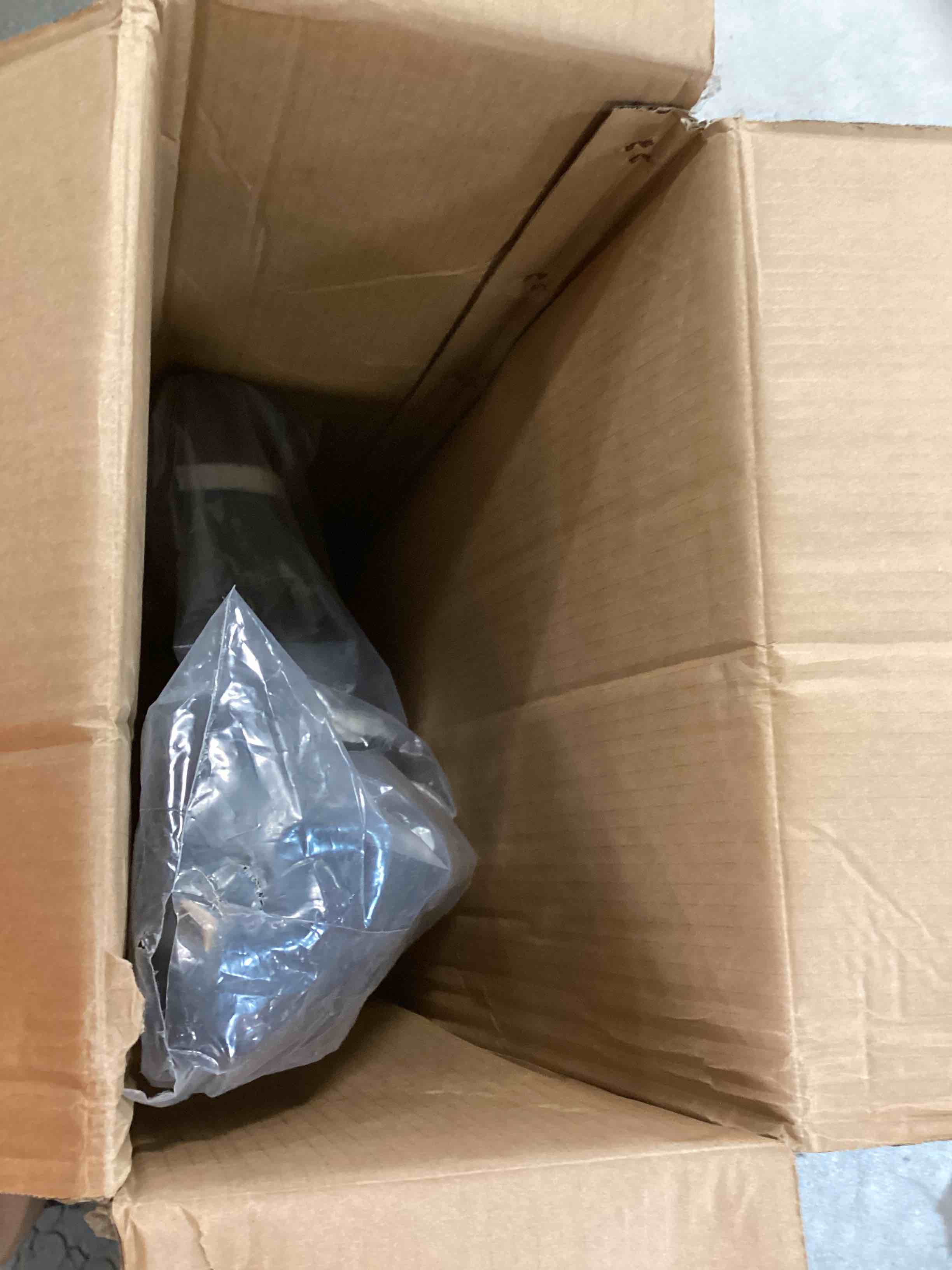 https://s3.amazonaws.com/lotting-images-prod/bidfta/YEL6411832_1717074879038.jpeg