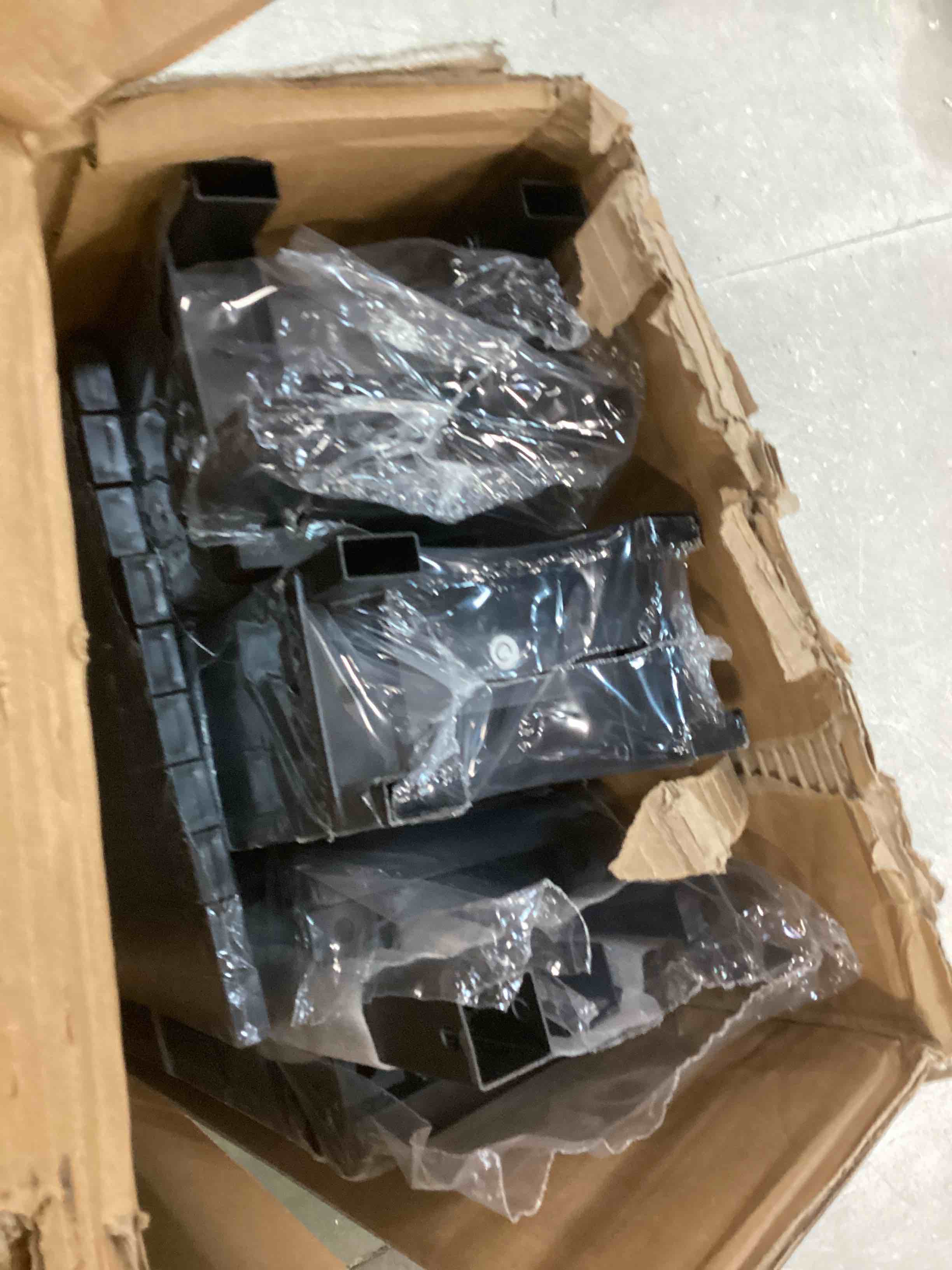 https://s3.amazonaws.com/lotting-images-prod/bidfta/YEL6412900_1717599312008.jpeg